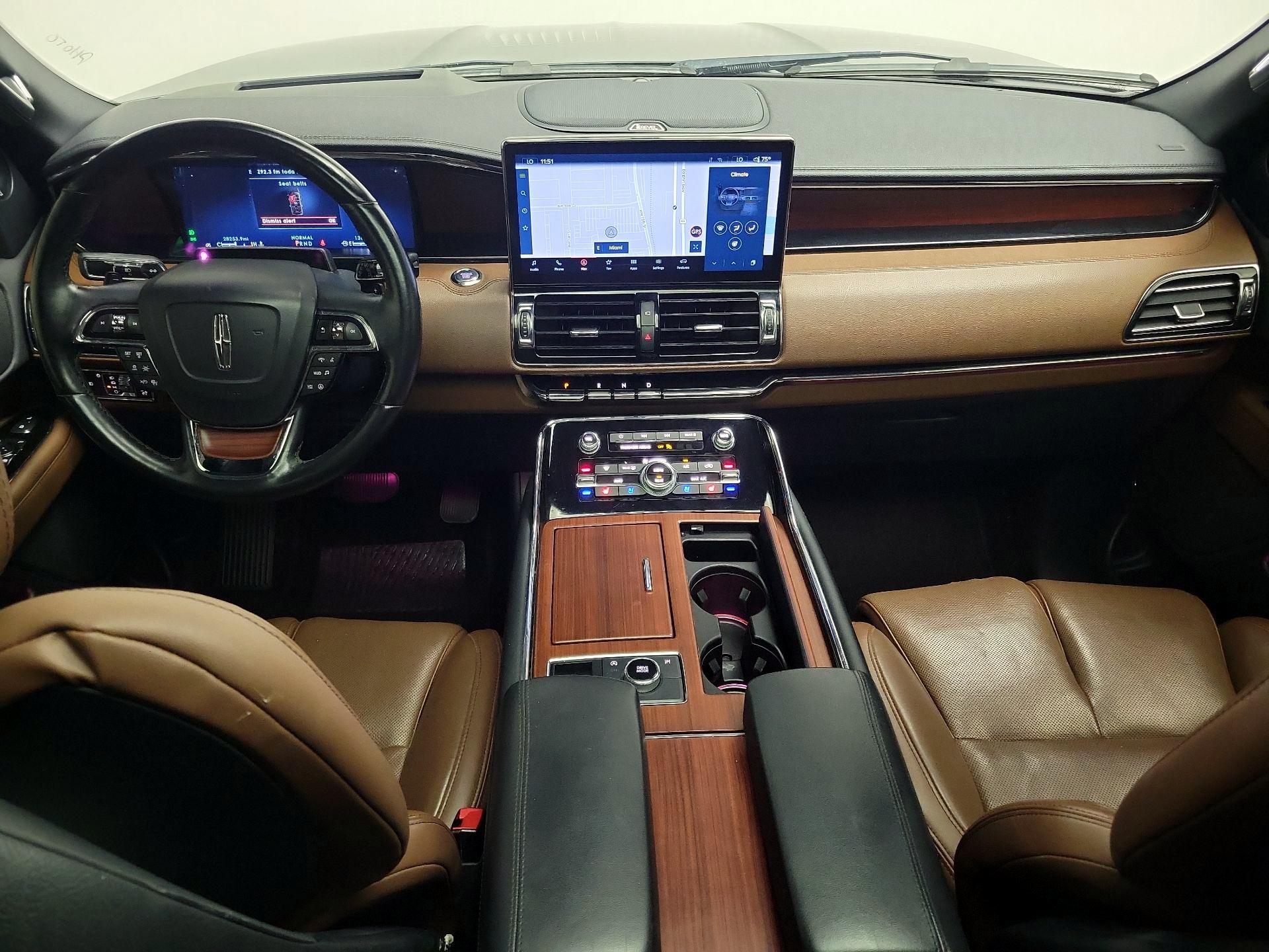 Thumbnail: 2023 Lincoln Navigator - 9