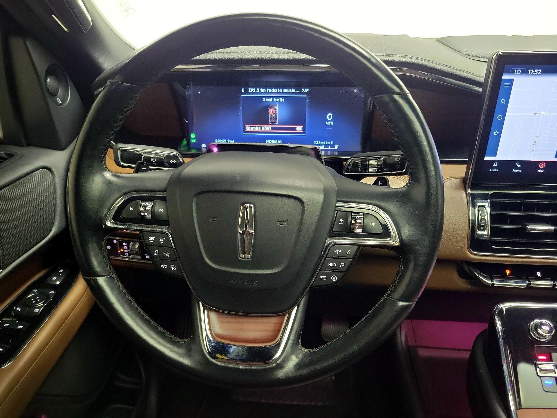 Thumbnail: 2023 Lincoln Navigator - 10