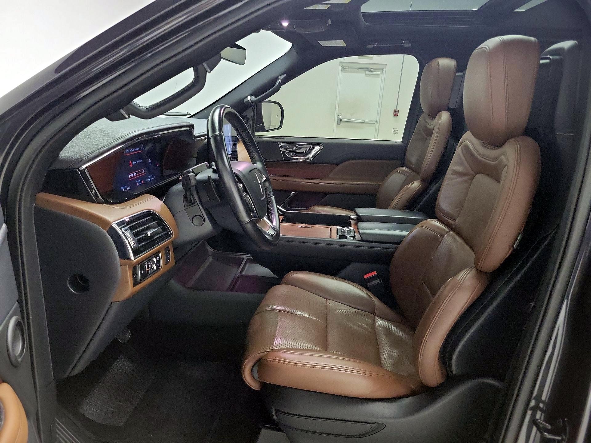 Thumbnail: 2023 Lincoln Navigator - 11