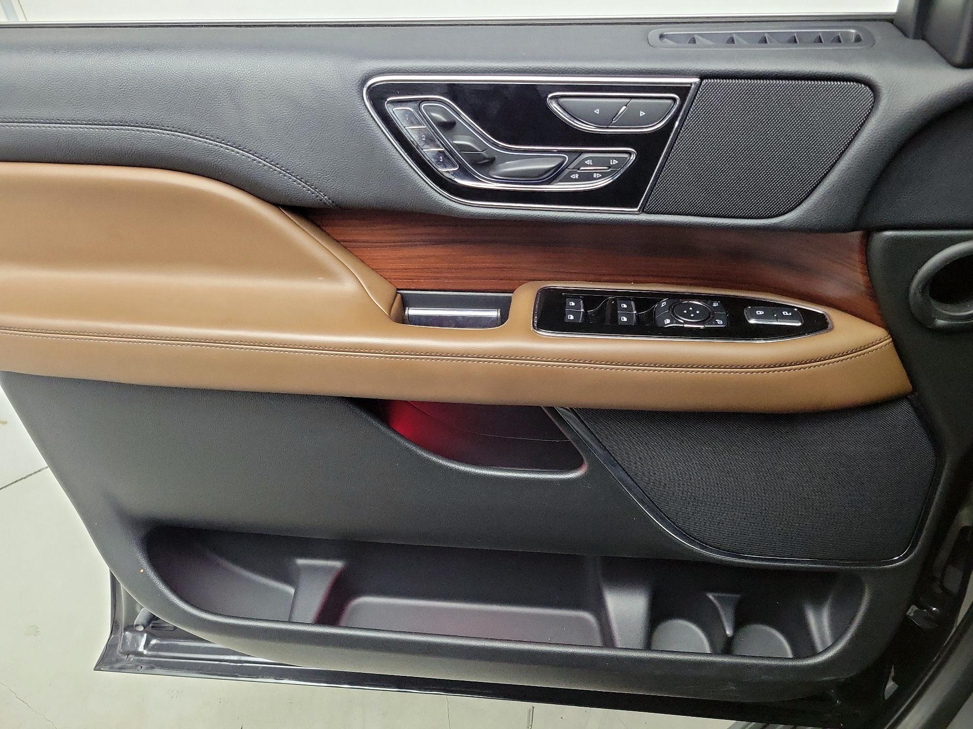 Thumbnail: 2023 Lincoln Navigator - 12