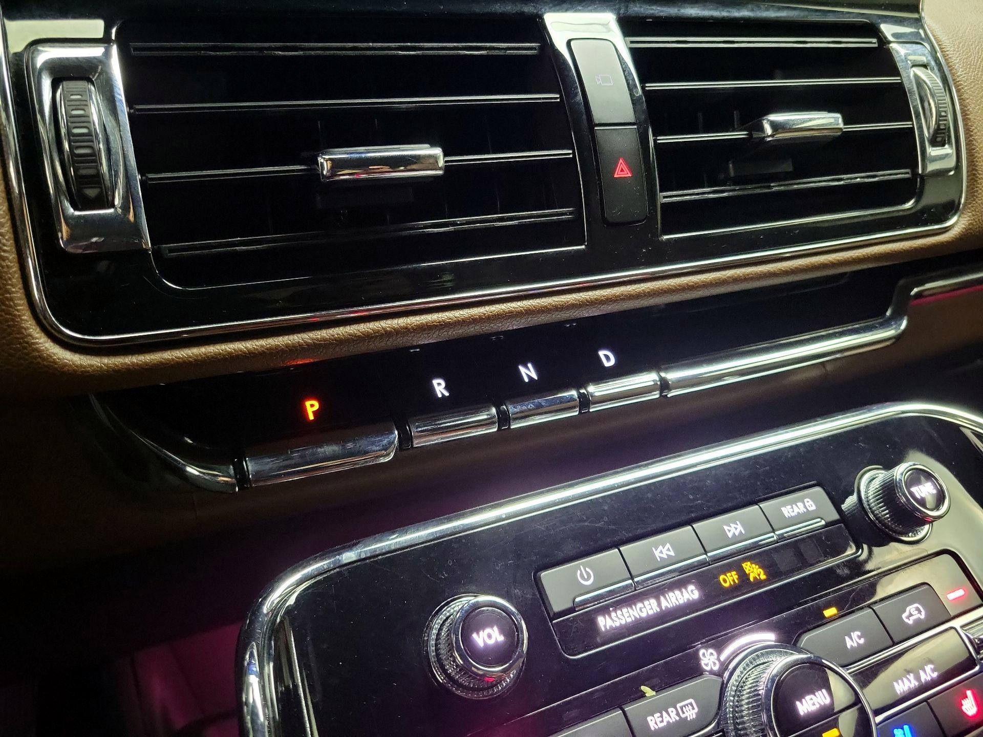 Thumbnail: 2023 Lincoln Navigator - 18