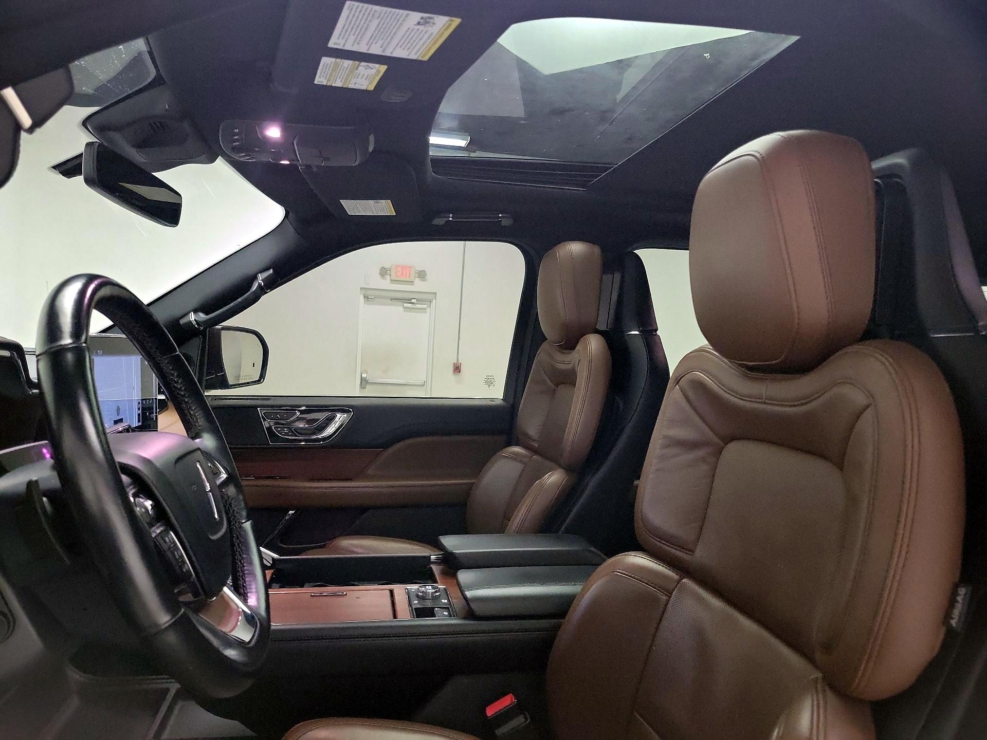 Thumbnail: 2023 Lincoln Navigator - 20