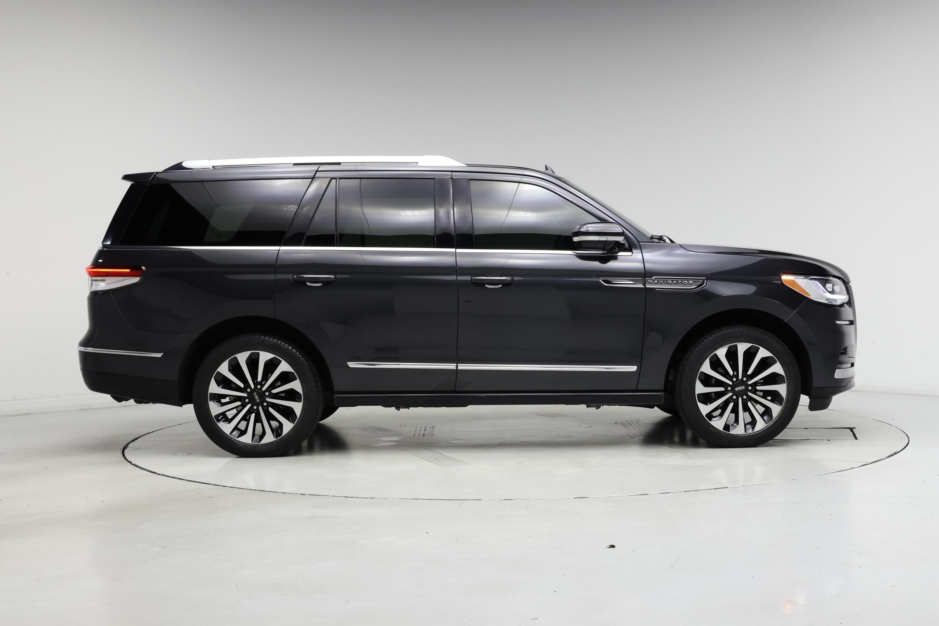 Thumbnail: 2023 Lincoln Navigator - 7