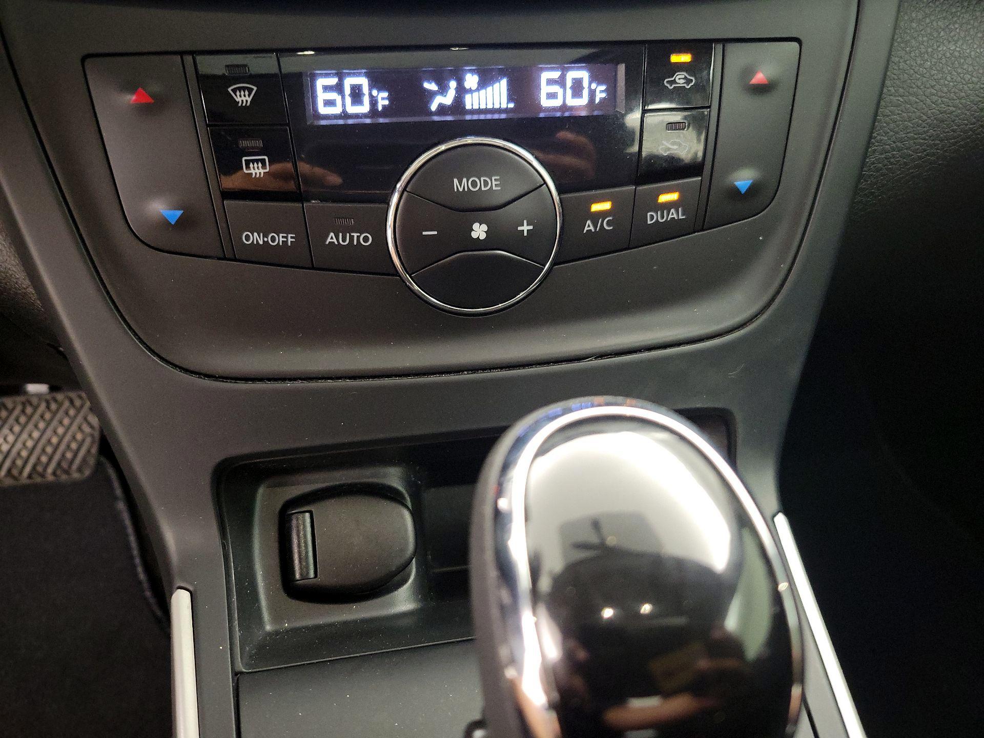 Thumbnail: 2019 Nissan Sentra - 16