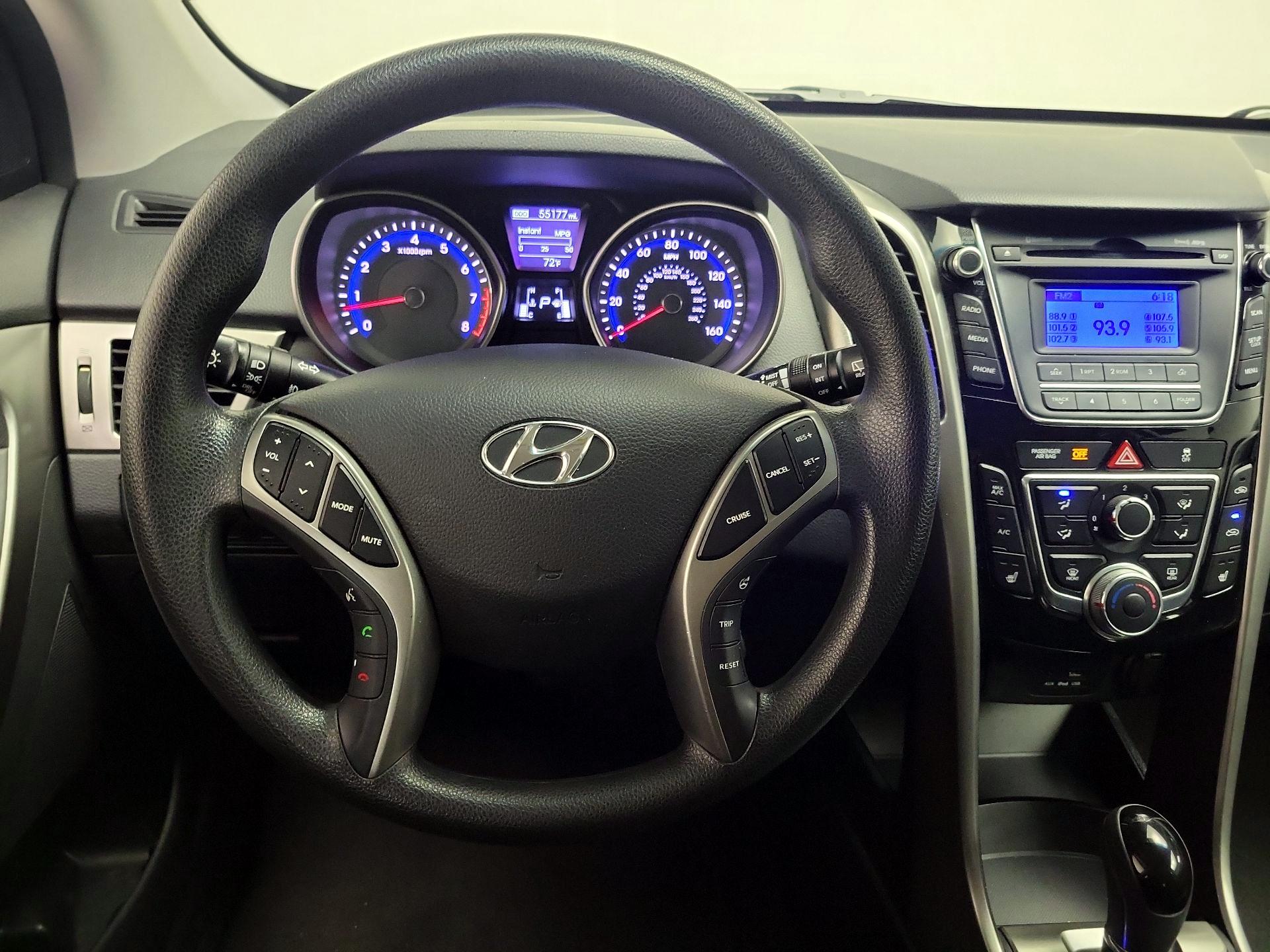 Thumbnail: 2013 Hyundai Elantra - 10