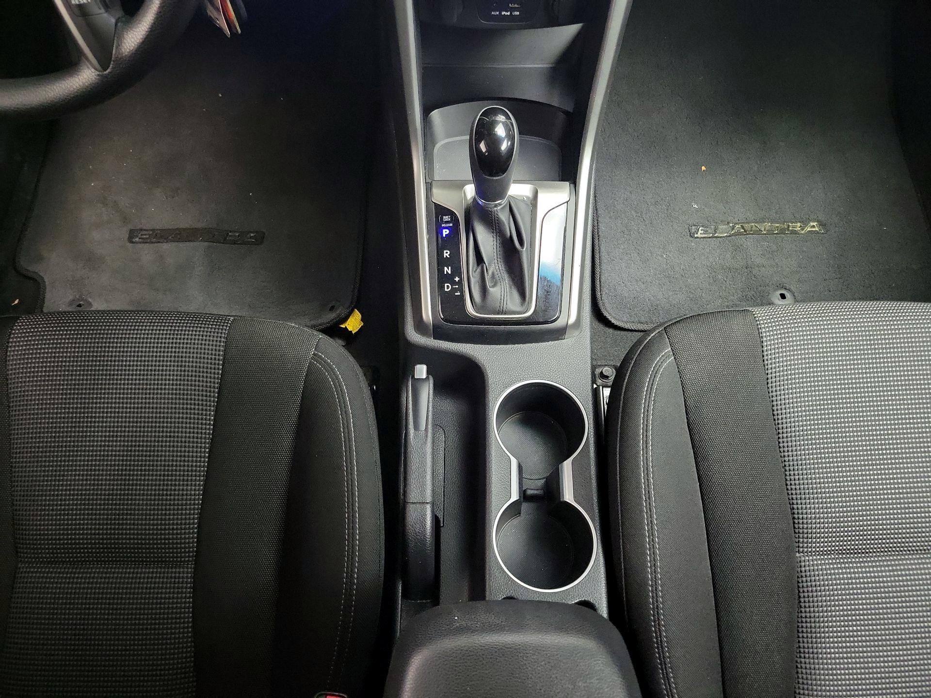 Thumbnail: 2013 Hyundai Elantra - 16