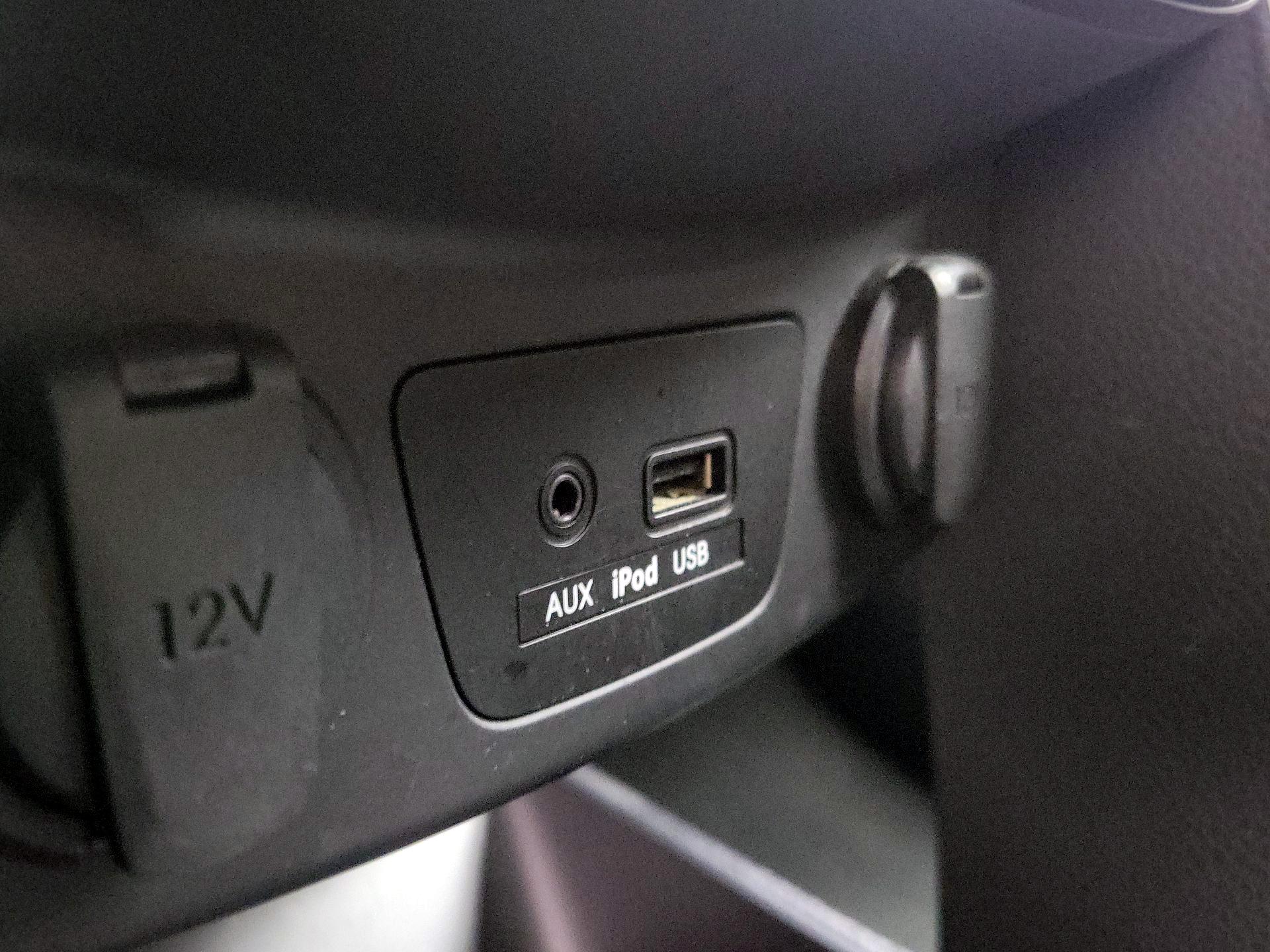 Thumbnail: 2013 Hyundai Elantra - 17