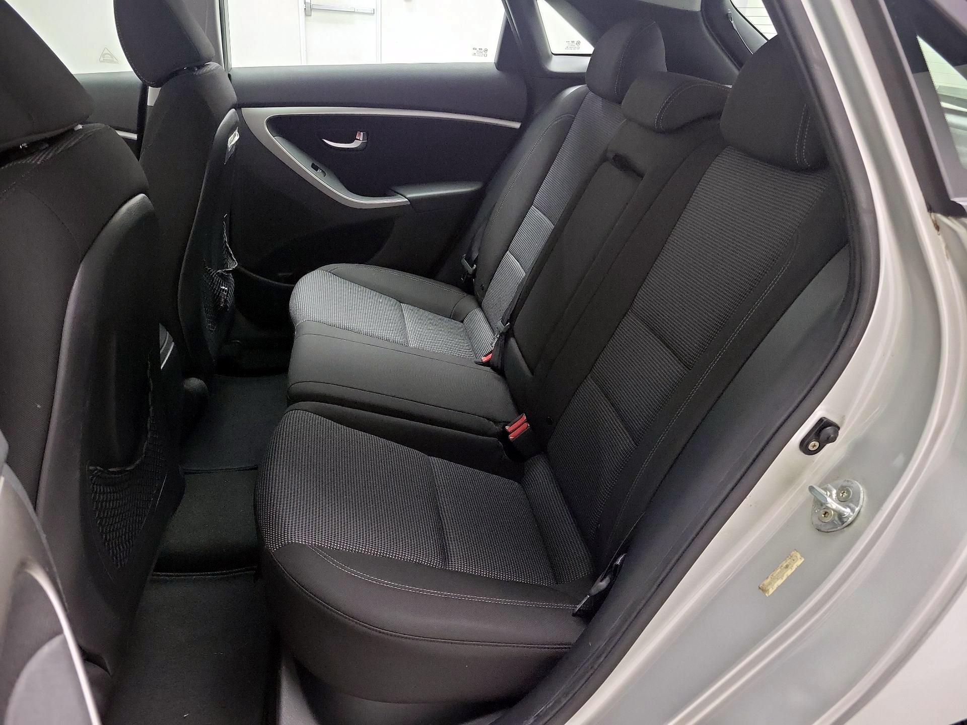 Thumbnail: 2013 Hyundai Elantra - 18
