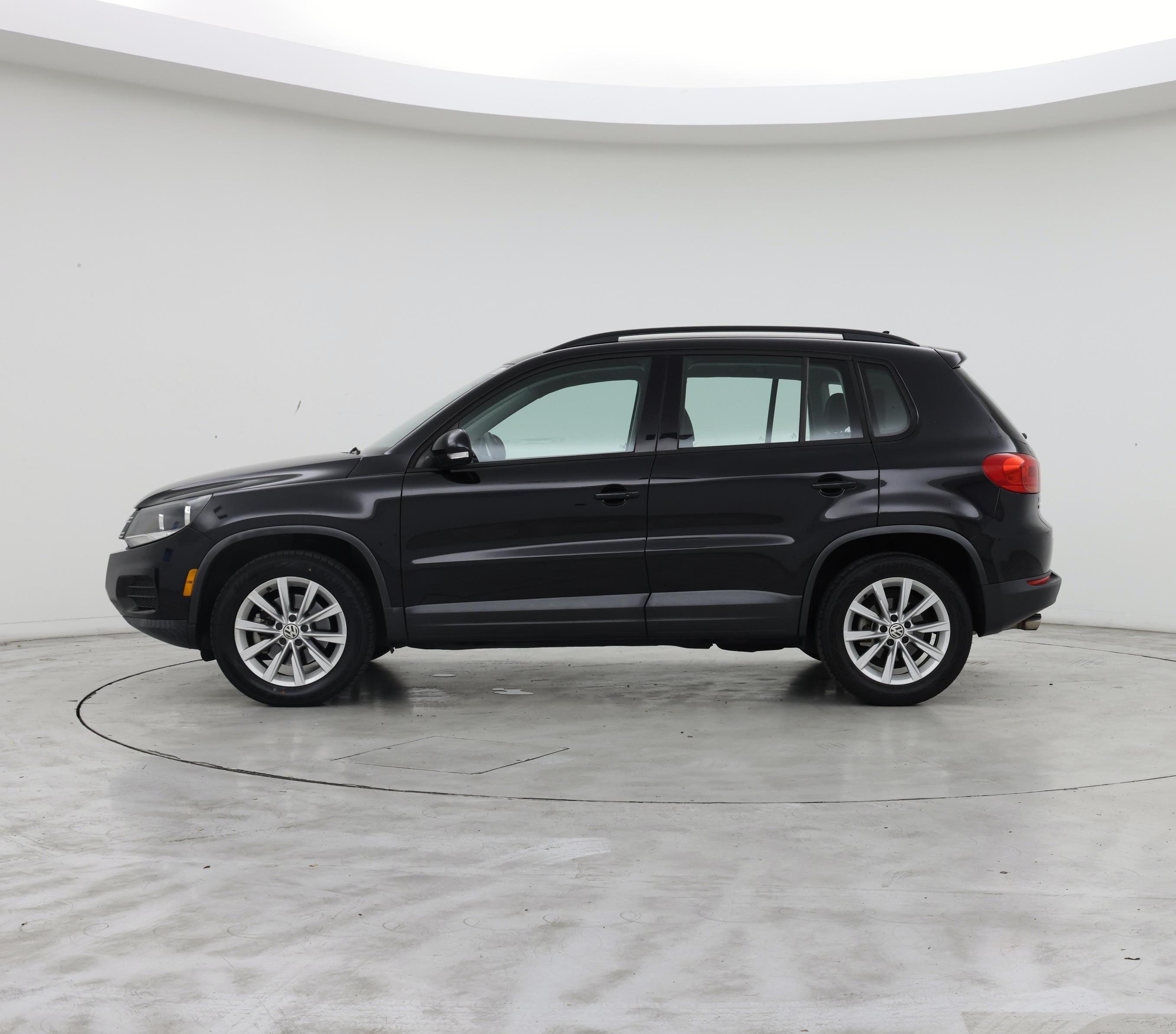 Thumbnail: 2017 Volkswagen Tiguan - 3