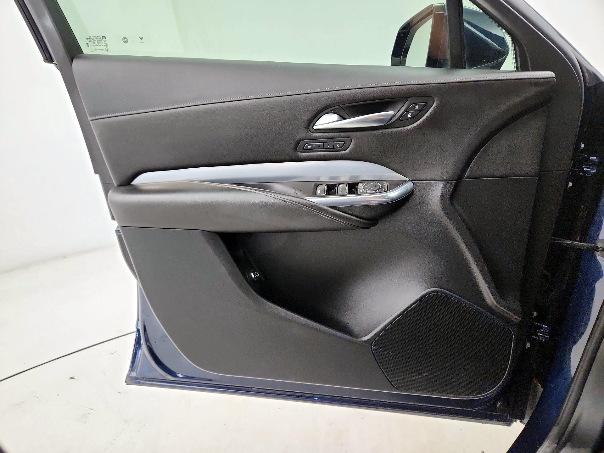 Thumbnail: 2021 Cadillac XT4 - 12