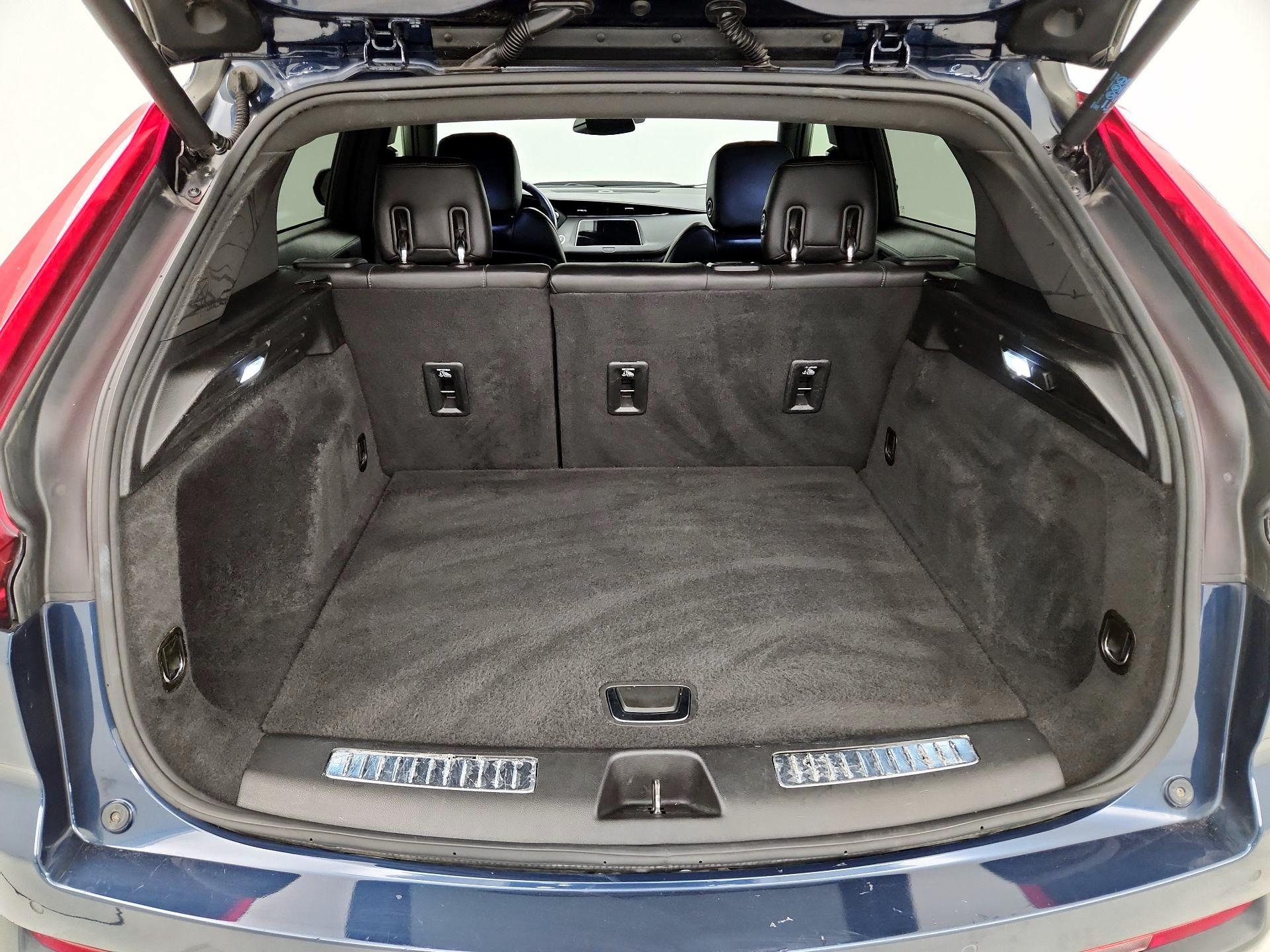 Thumbnail: 2021 Cadillac XT4 - 16