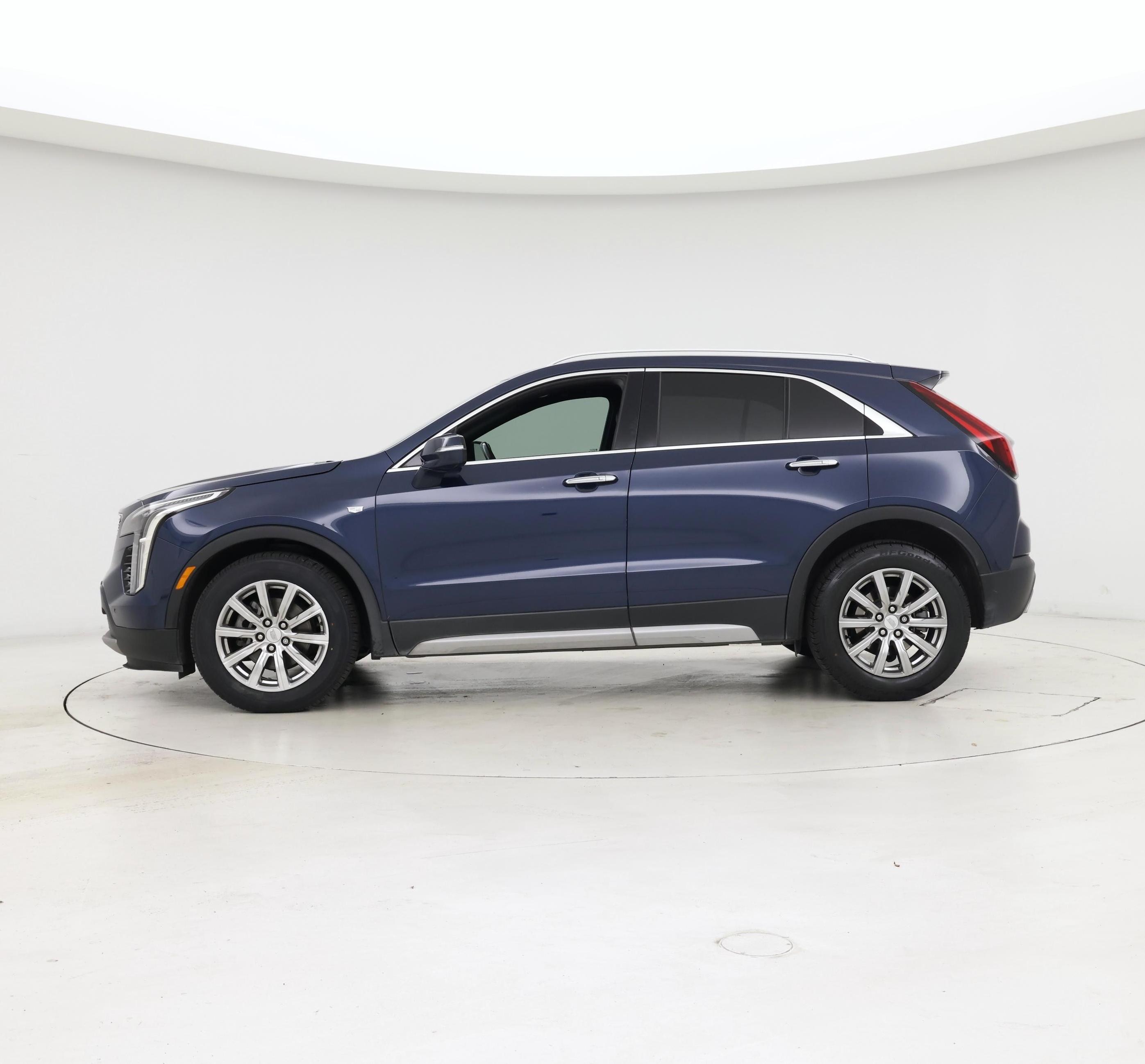 Thumbnail: 2021 Cadillac XT4 - 3