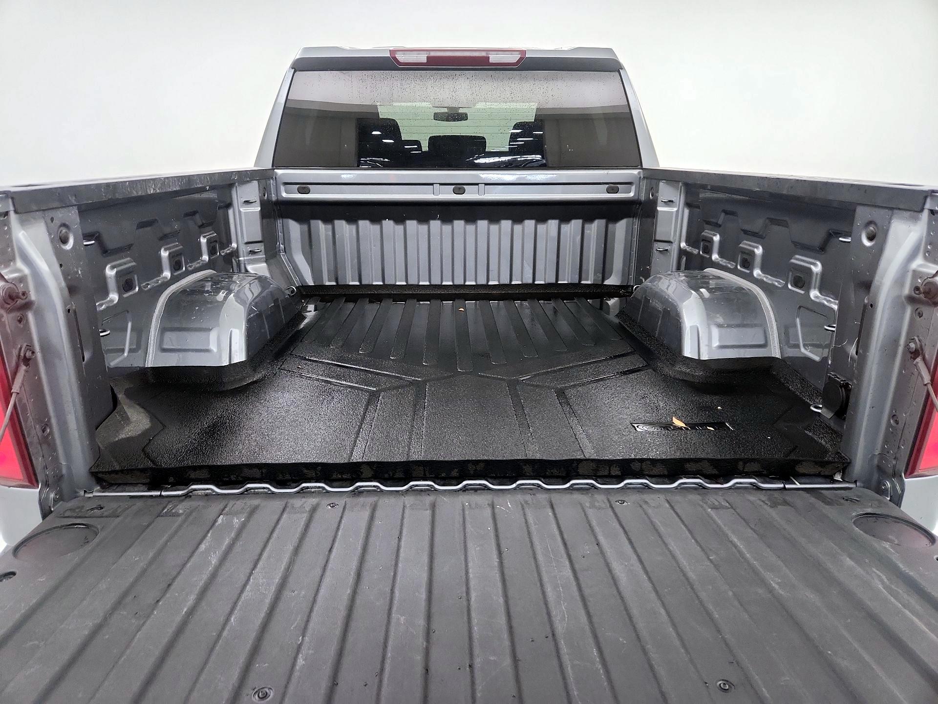 Thumbnail: 2021 Chevrolet Silverado 1500 - 16