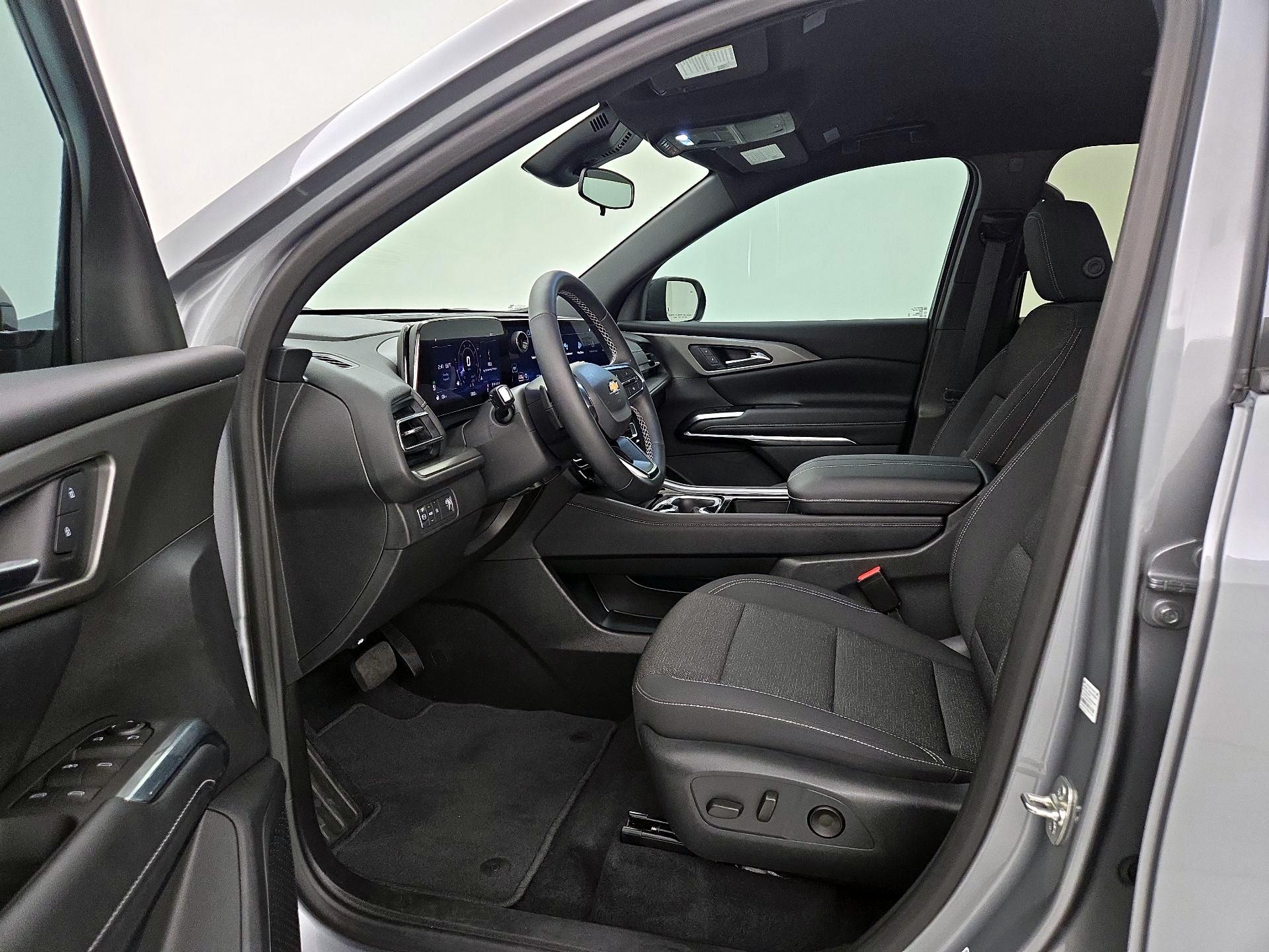 Thumbnail: 2025 Chevrolet Traverse - 11