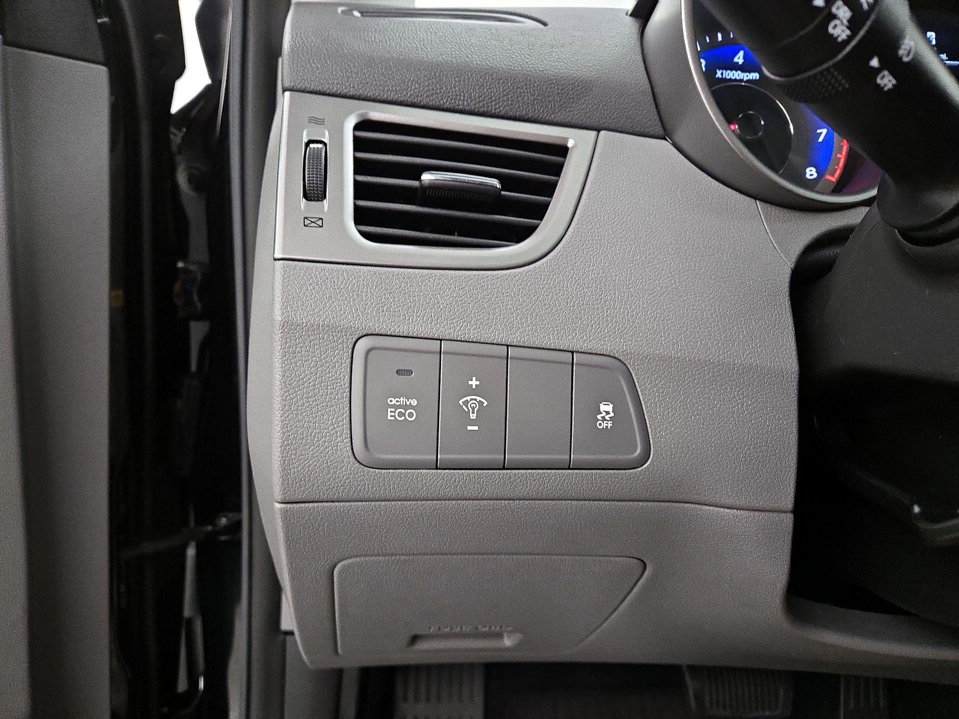 Thumbnail: 2013 Hyundai Elantra - 13