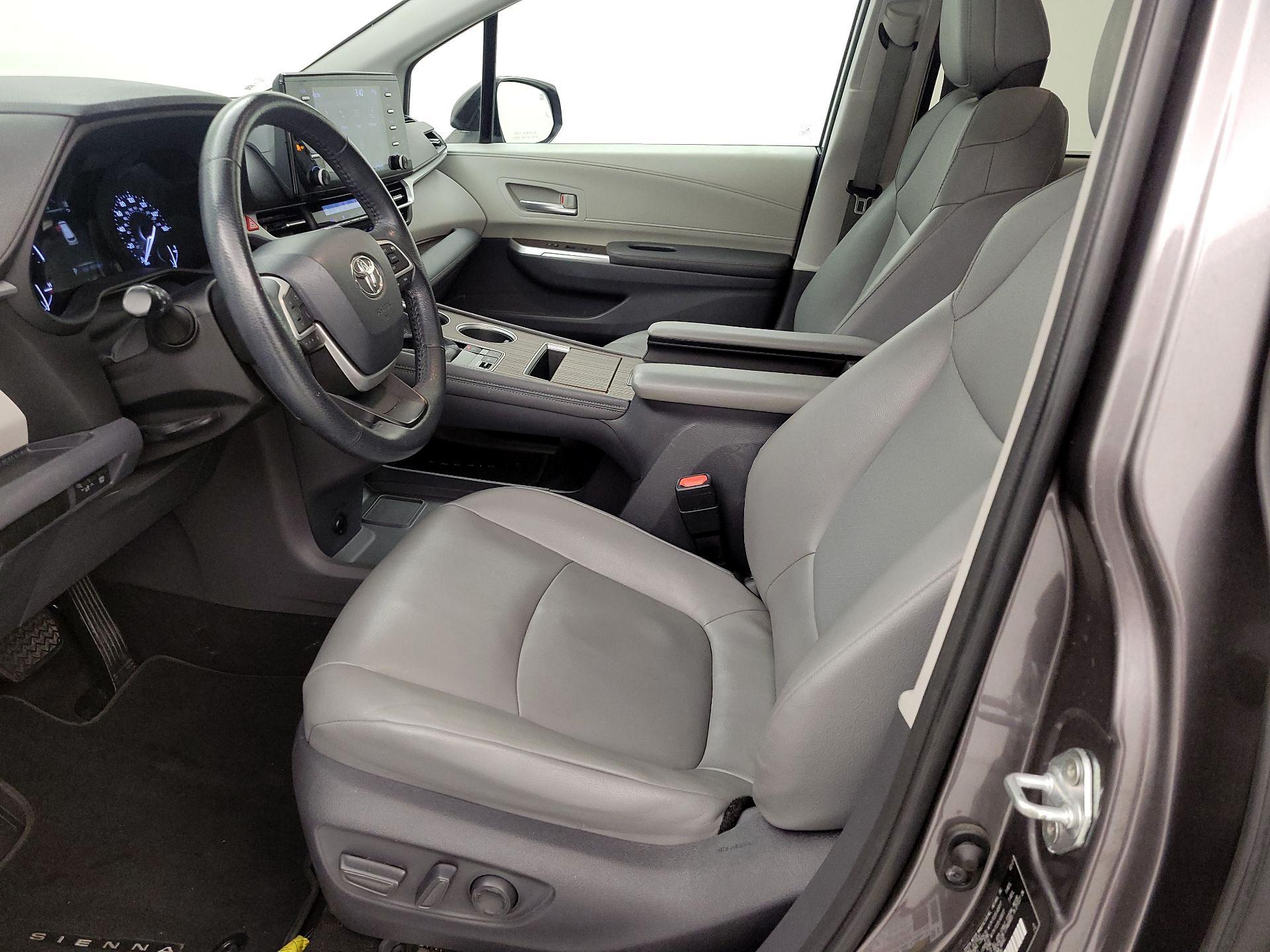 Thumbnail: 2021 Toyota Sienna - 11