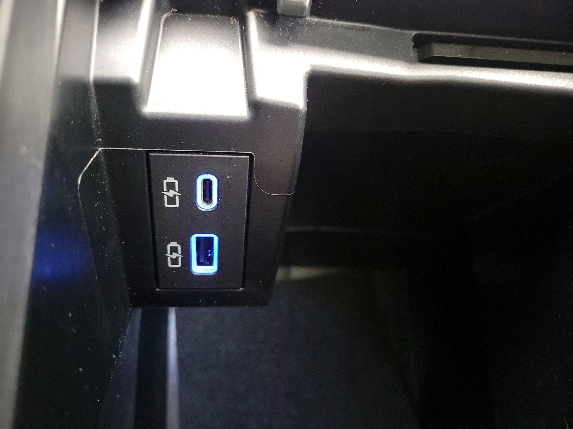Thumbnail: 2021 Toyota Sienna - 18