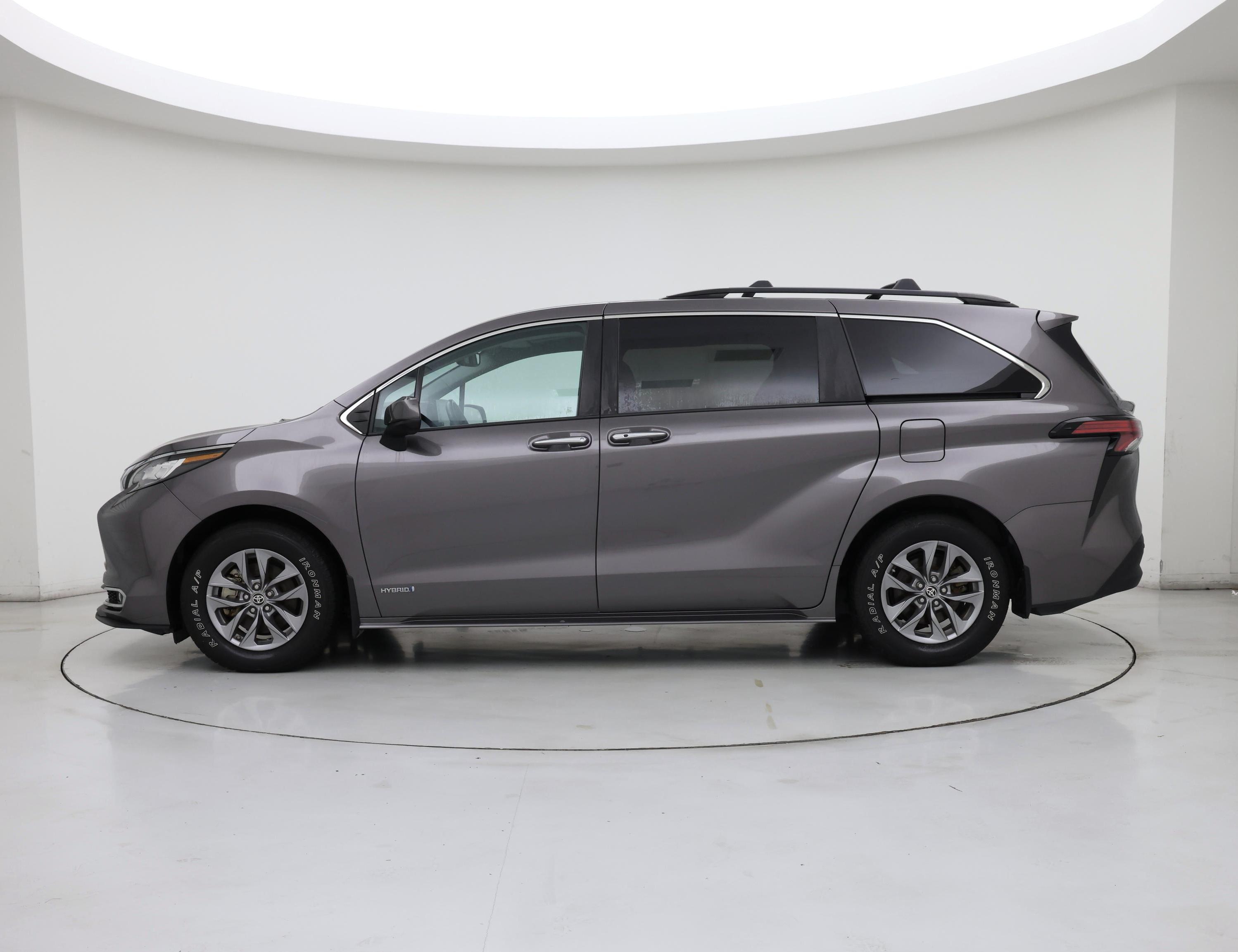 Thumbnail: 2021 Toyota Sienna - 3