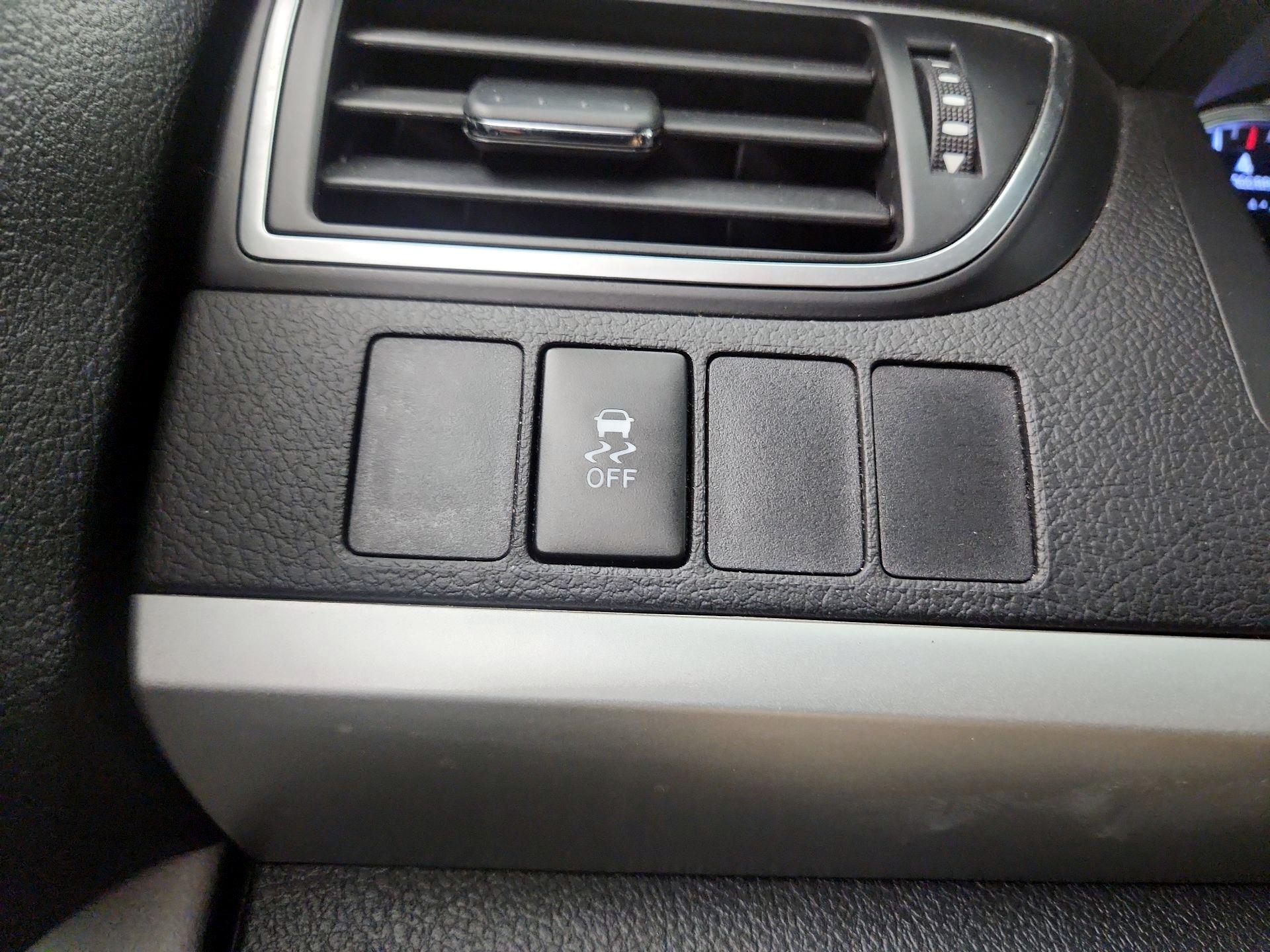 Thumbnail: 2015 Toyota Camry - 13