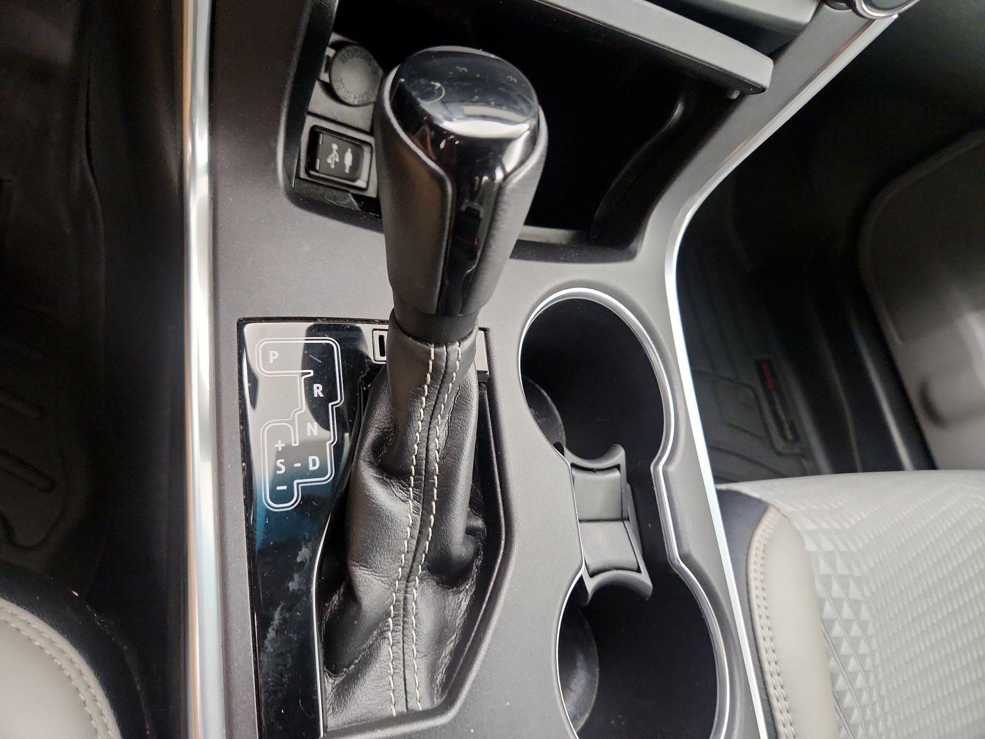 Thumbnail: 2015 Toyota Camry - 17