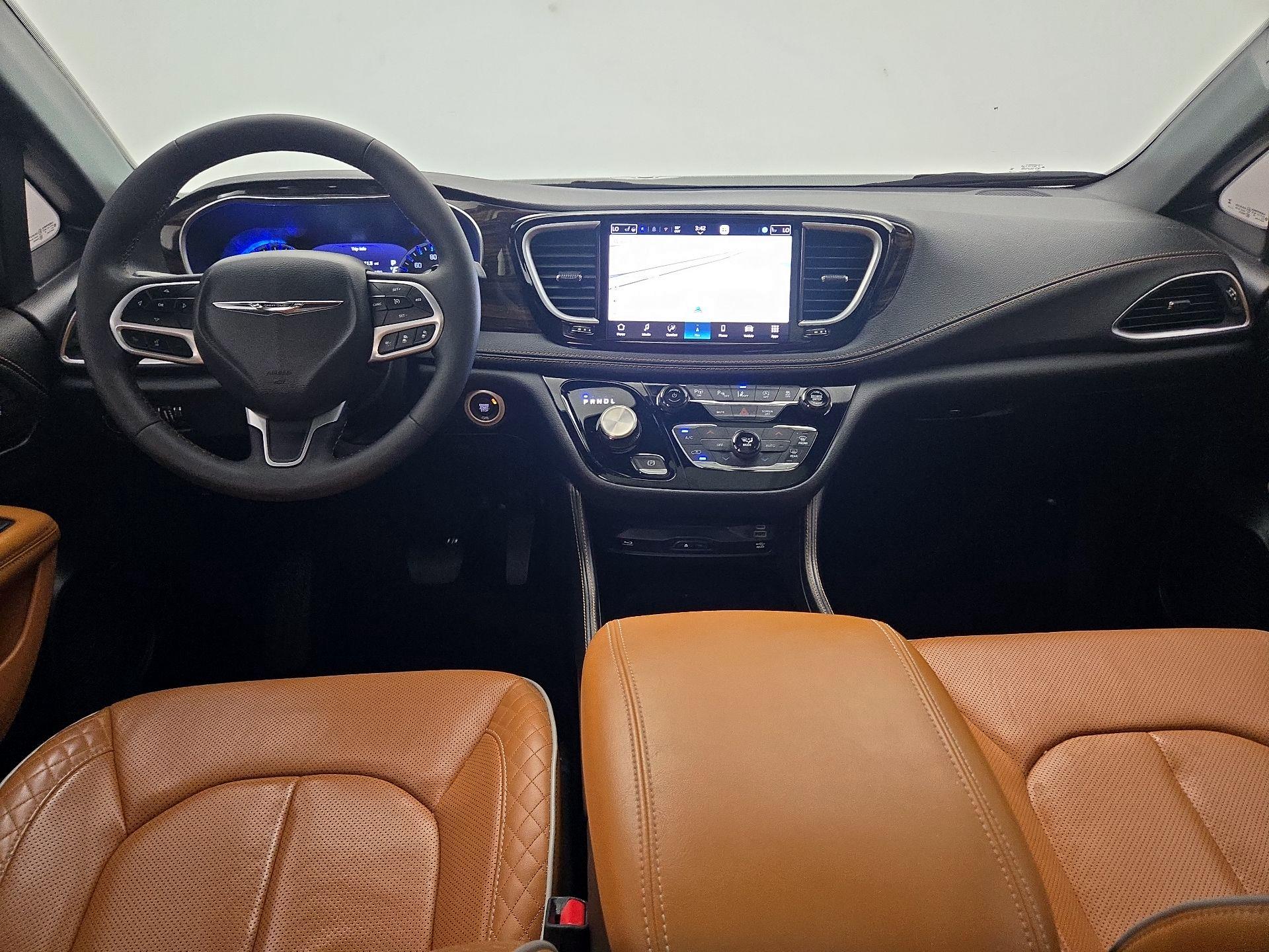Thumbnail: 2023 Chrysler Pacifica - 9