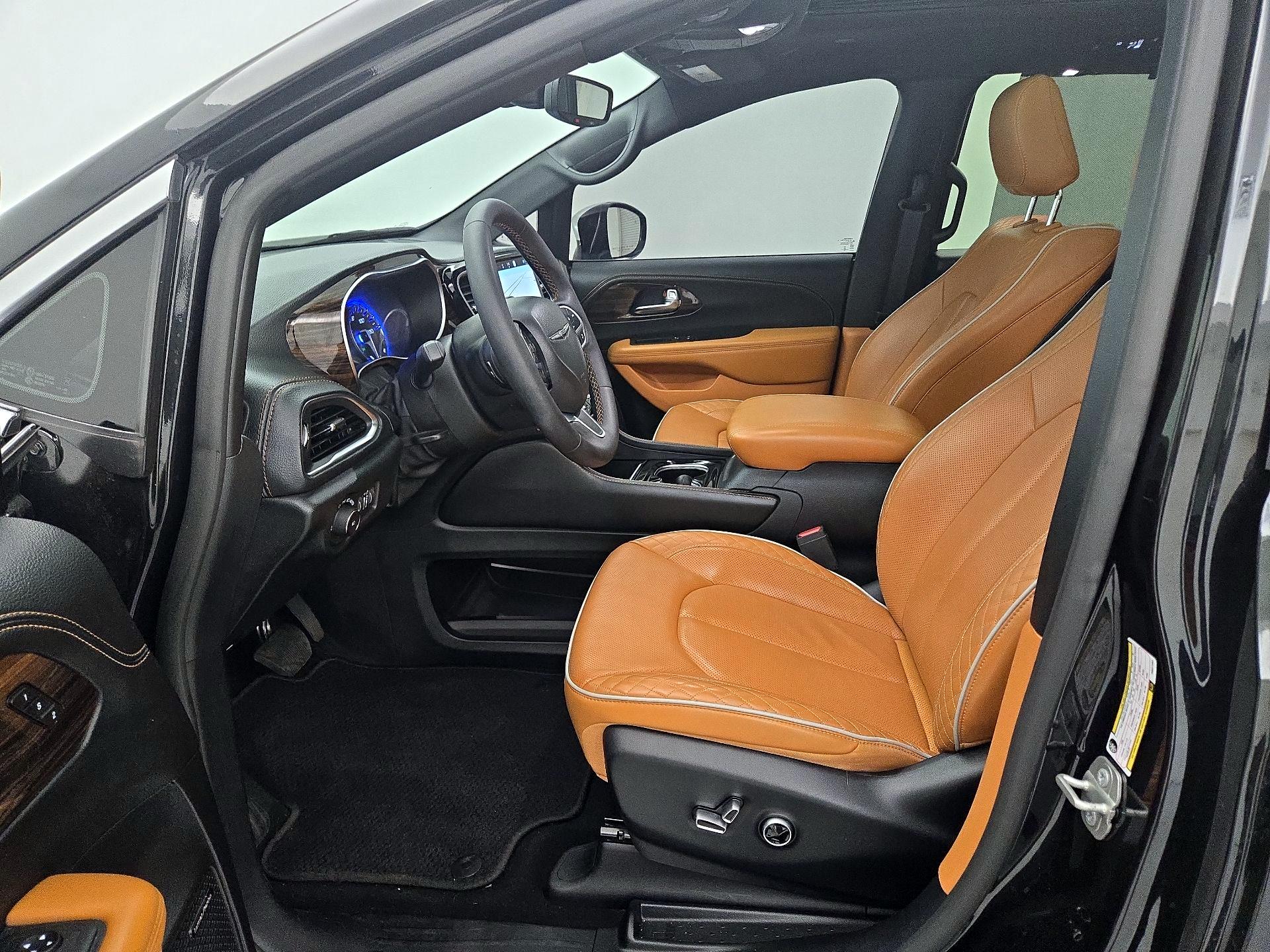 Thumbnail: 2023 Chrysler Pacifica - 11