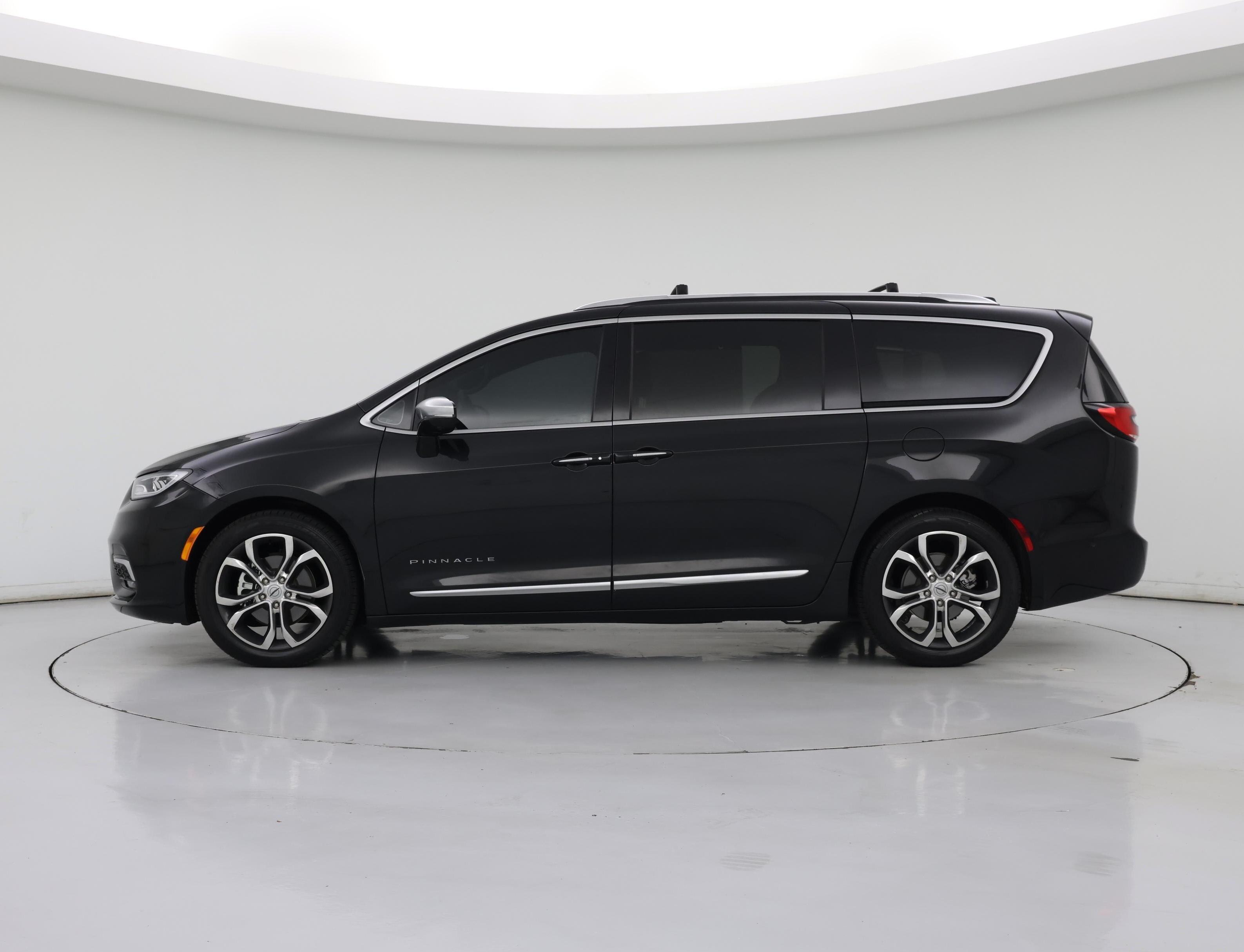 Thumbnail: 2023 Chrysler Pacifica - 3