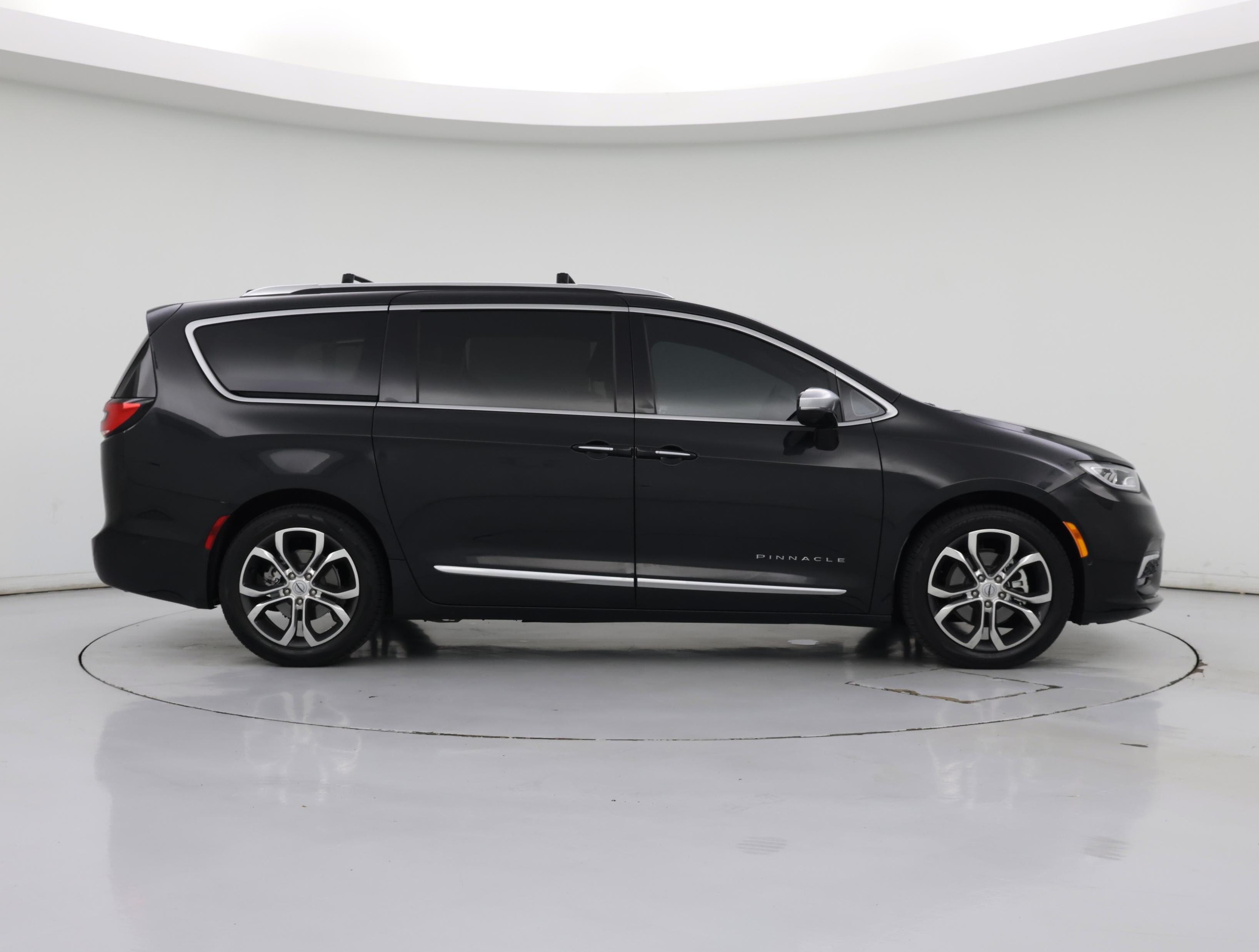 Thumbnail: 2023 Chrysler Pacifica - 7