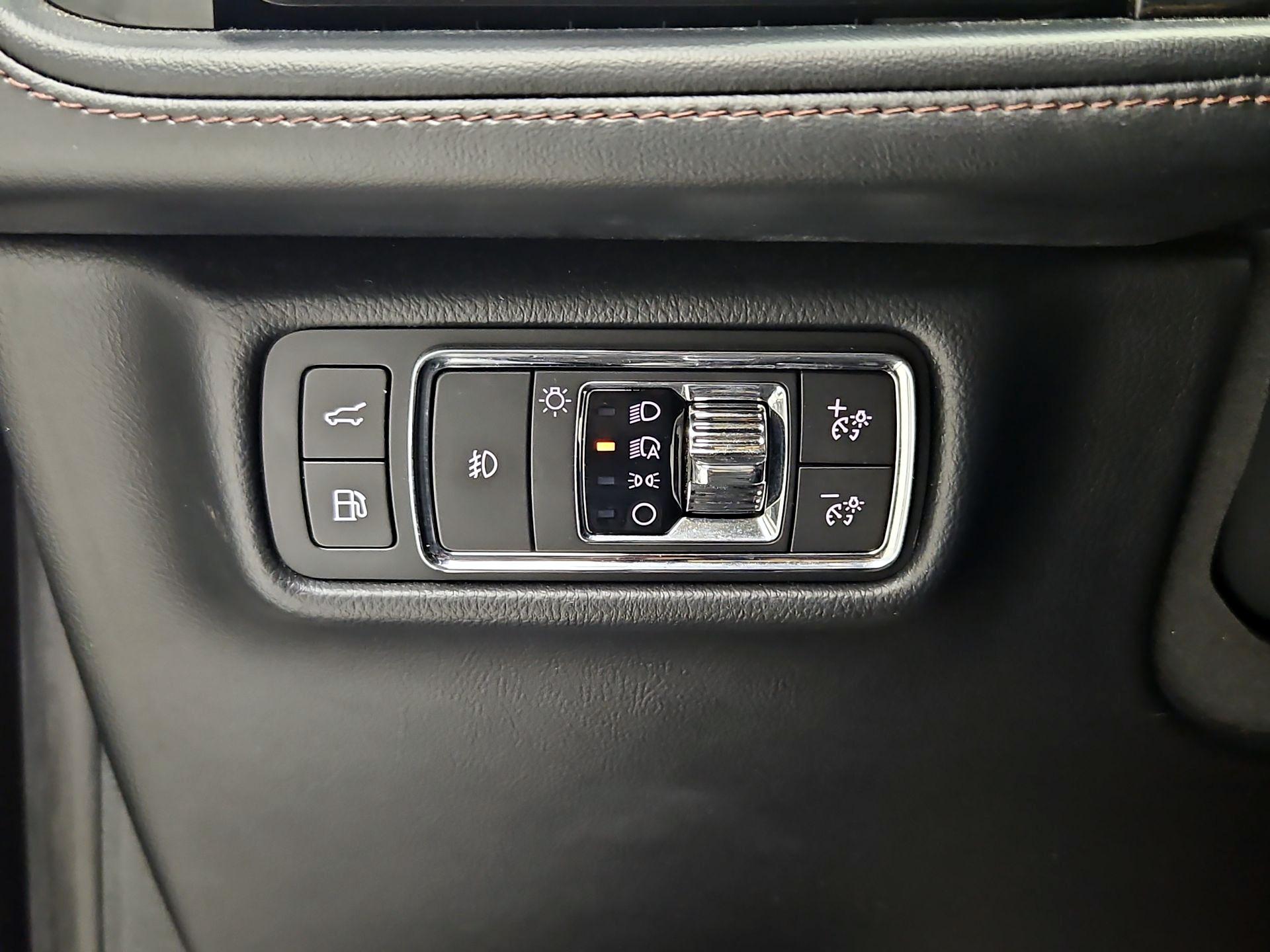 Thumbnail: 2020 Lincoln Aviator - 13