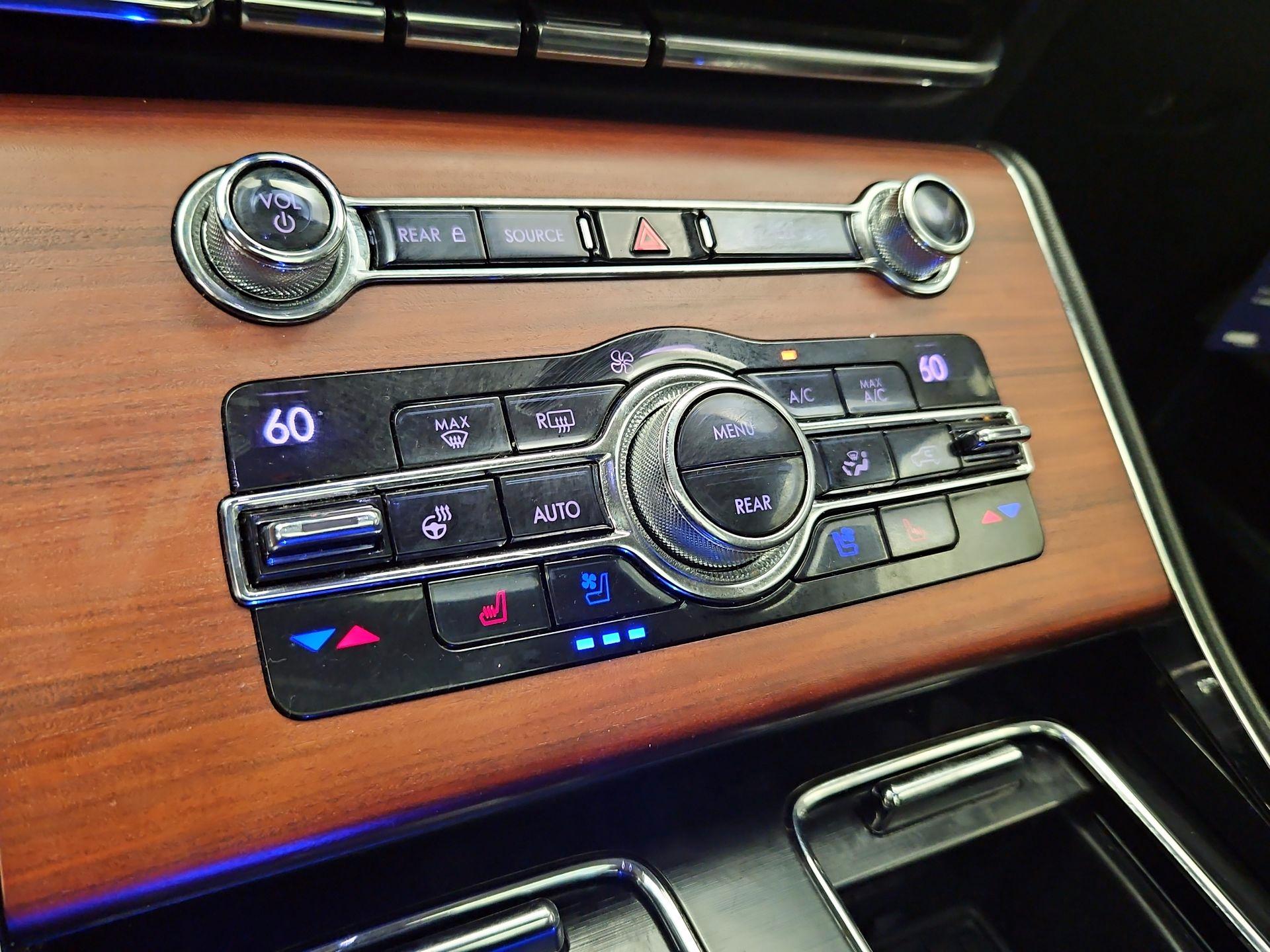 Thumbnail: 2020 Lincoln Aviator - 17