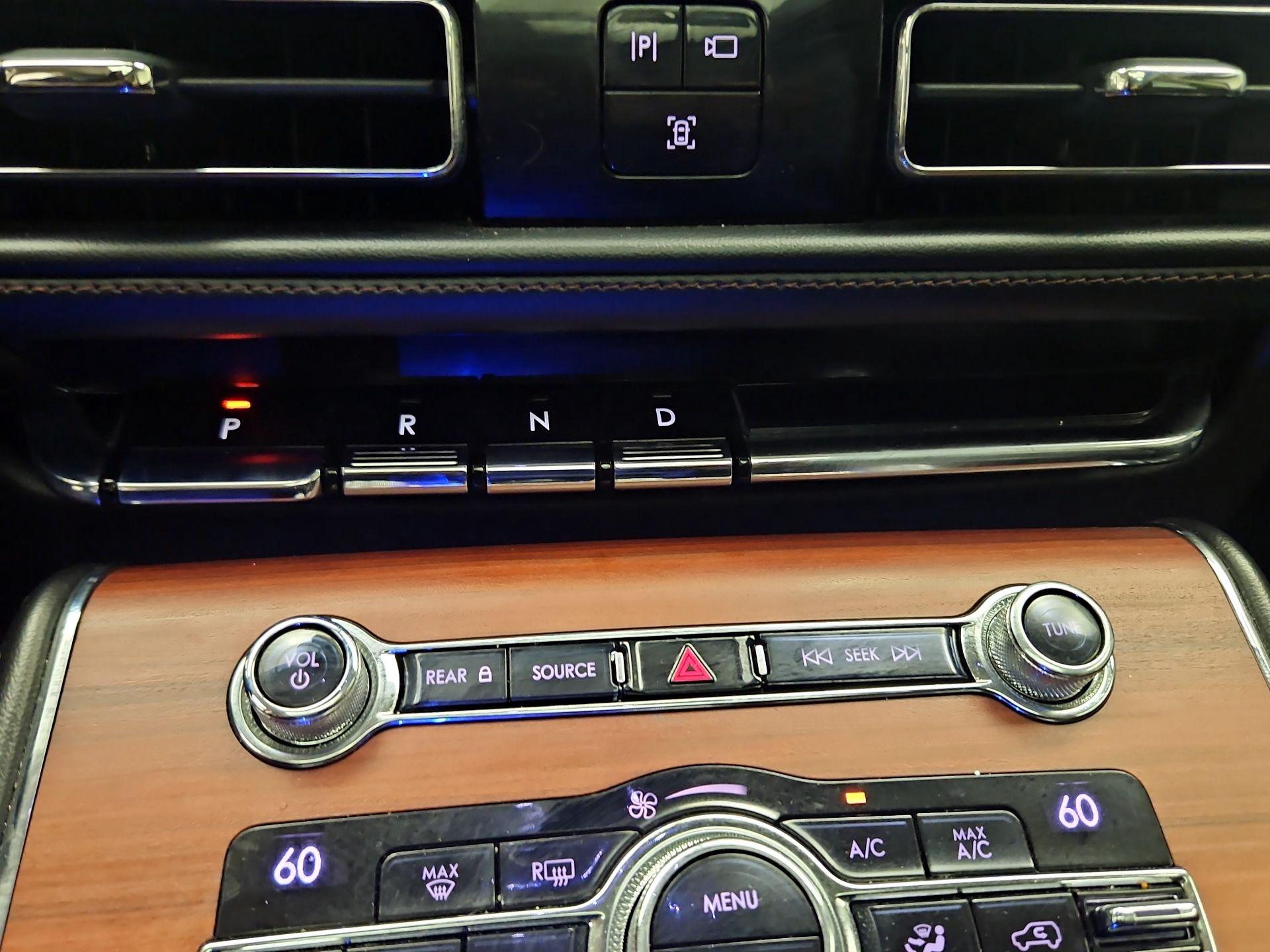 Thumbnail: 2020 Lincoln Aviator - 18