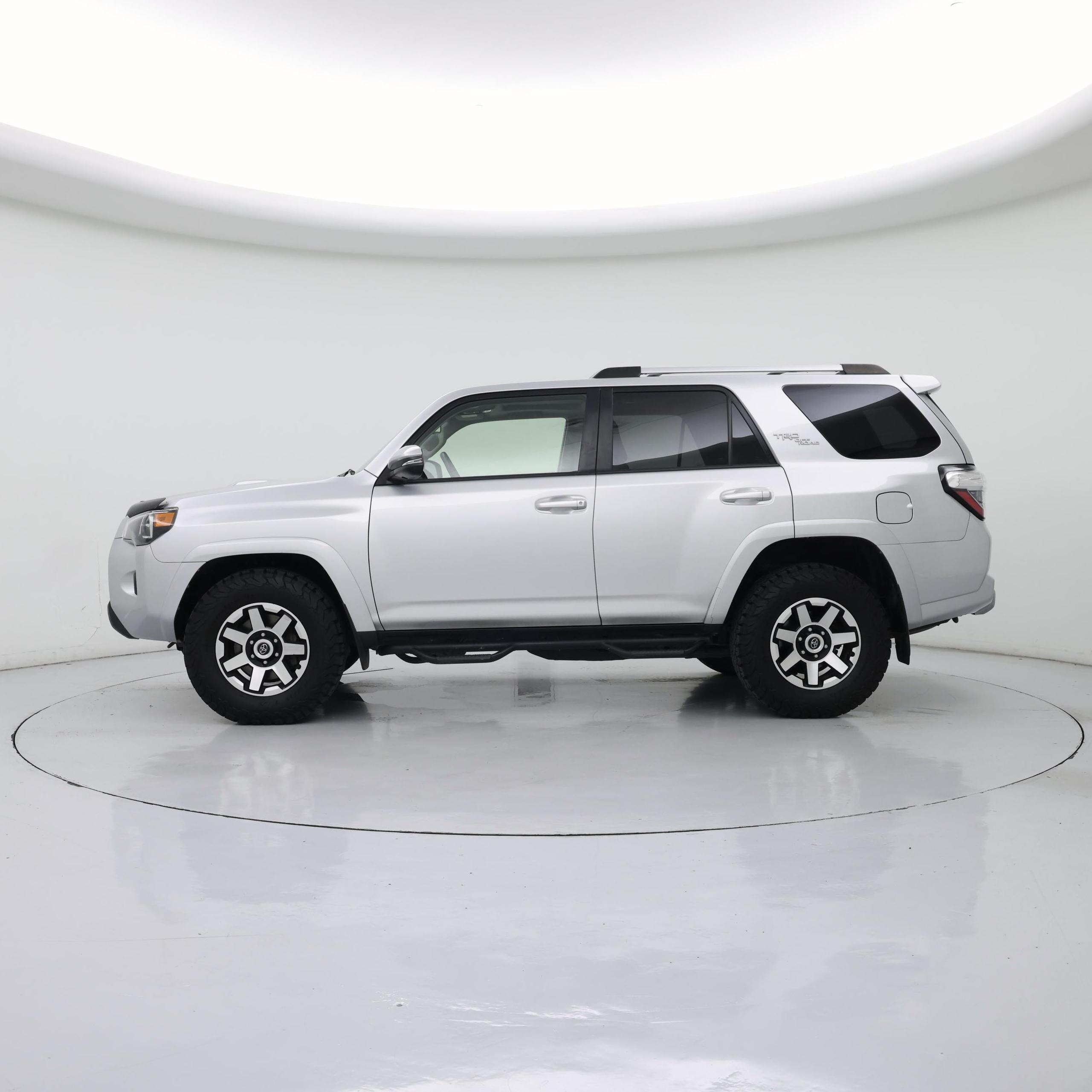 Thumbnail: 2017 Toyota 4Runner - 3