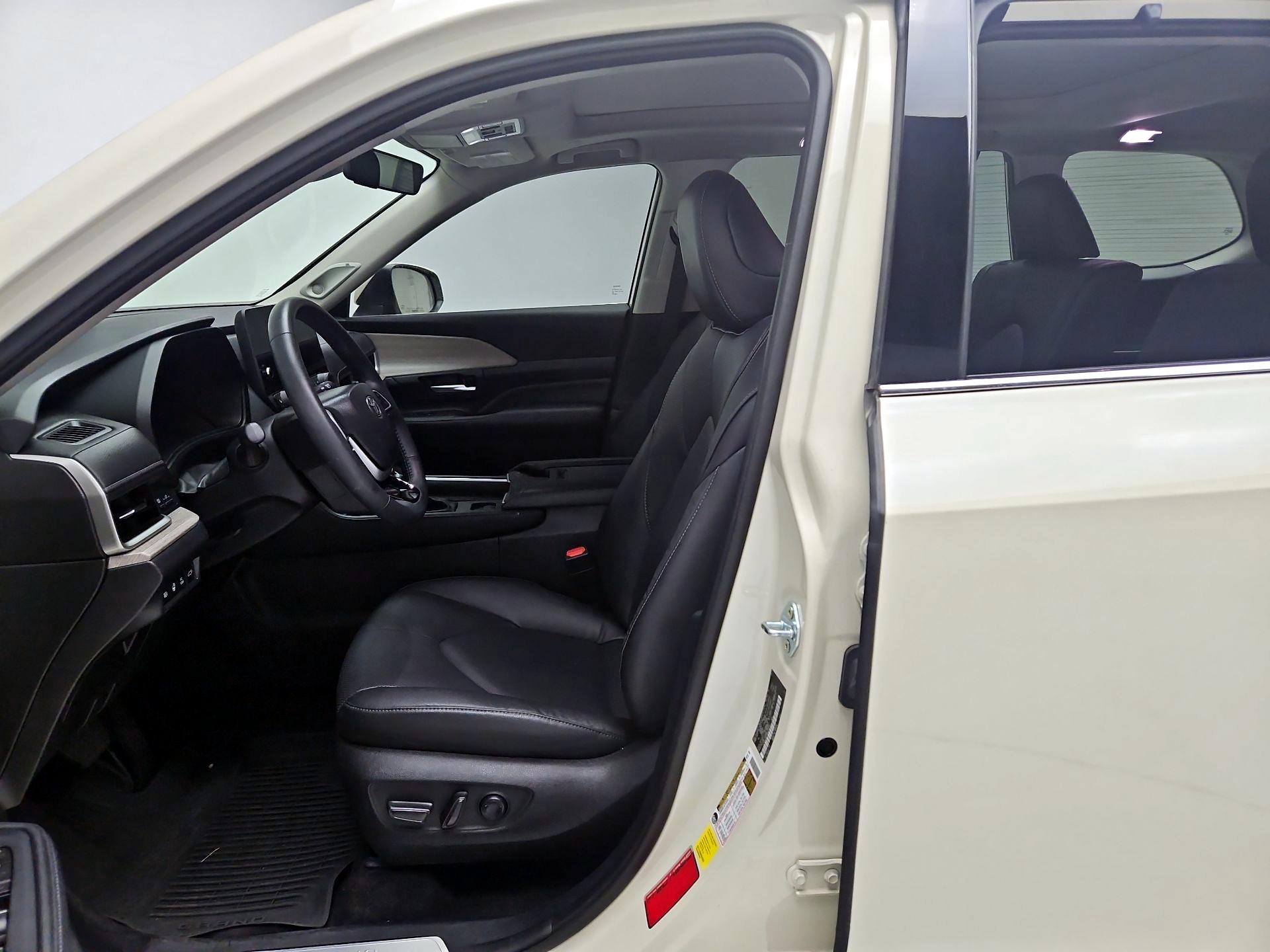 Thumbnail: 2024 Toyota Highlander - 9