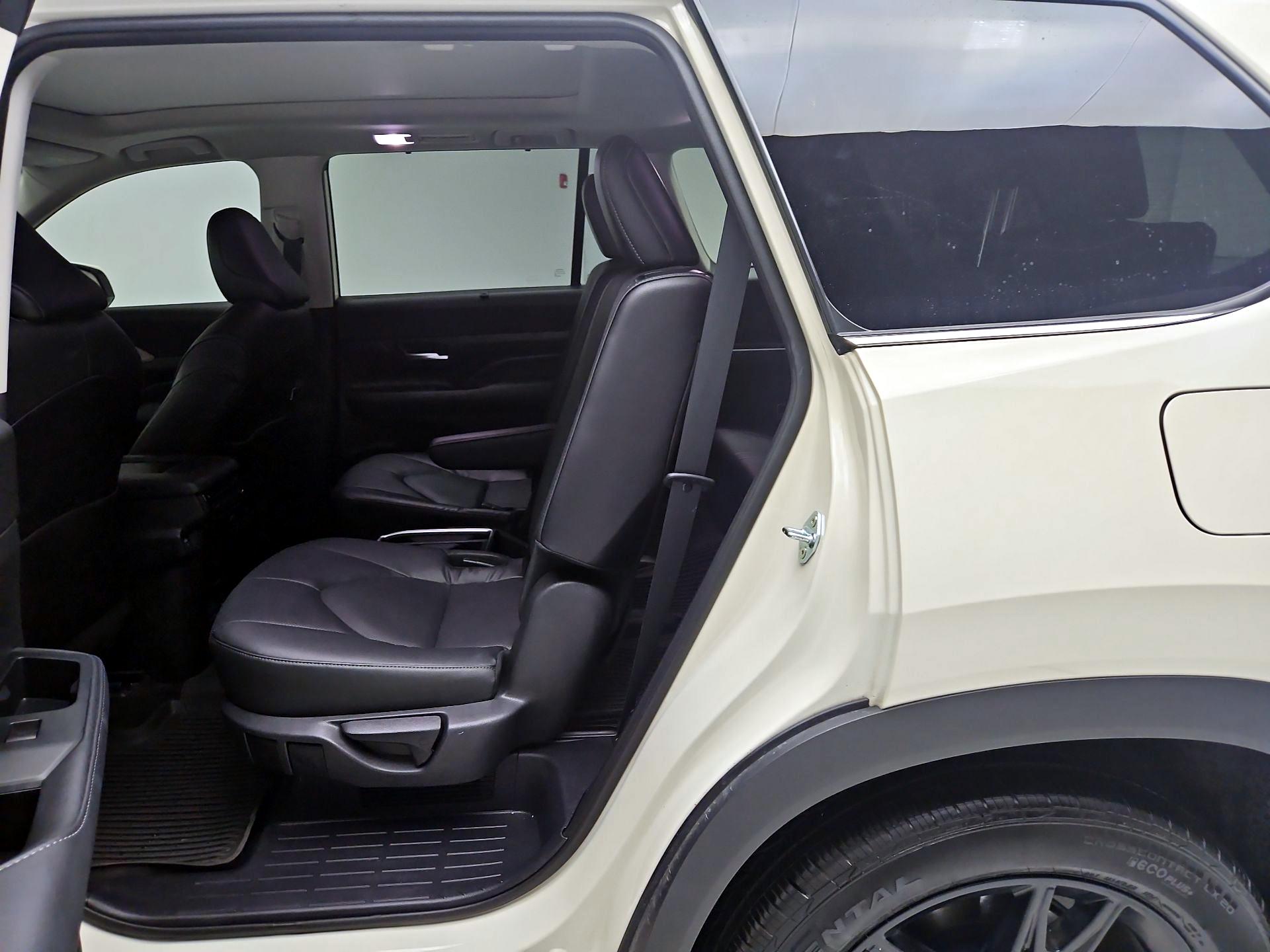 Thumbnail: 2024 Toyota Highlander - 18