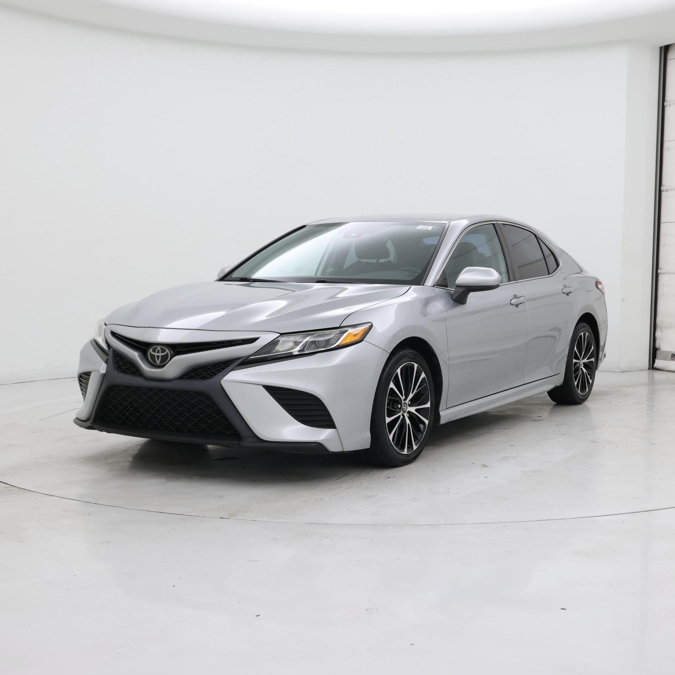 Thumbnail: 2020 Toyota Camry - 4