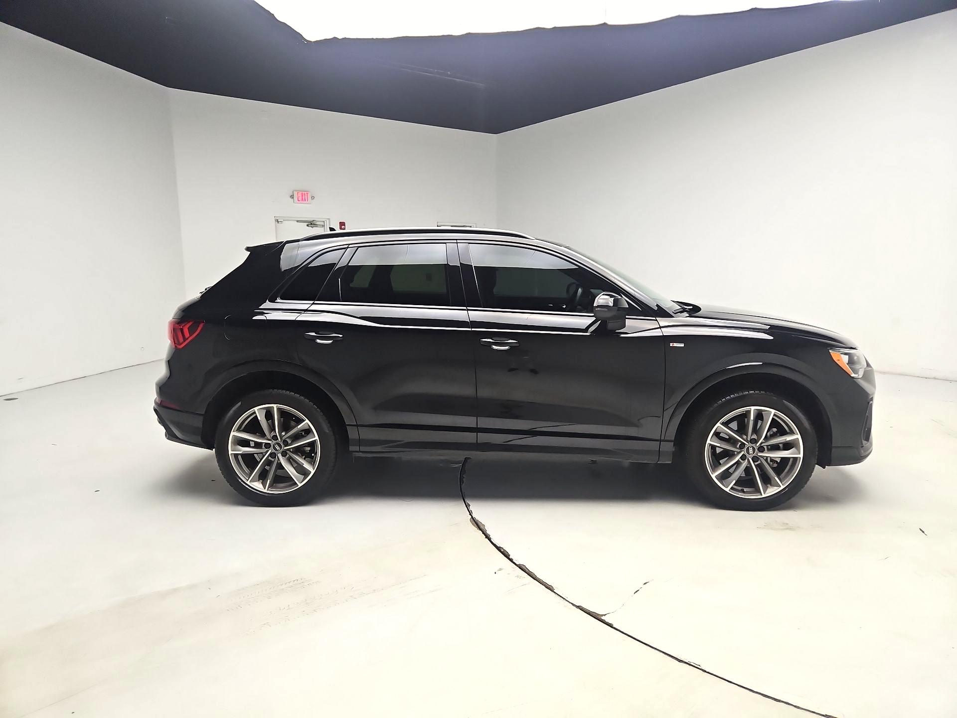 Thumbnail: 2022 Audi Q3 - 4