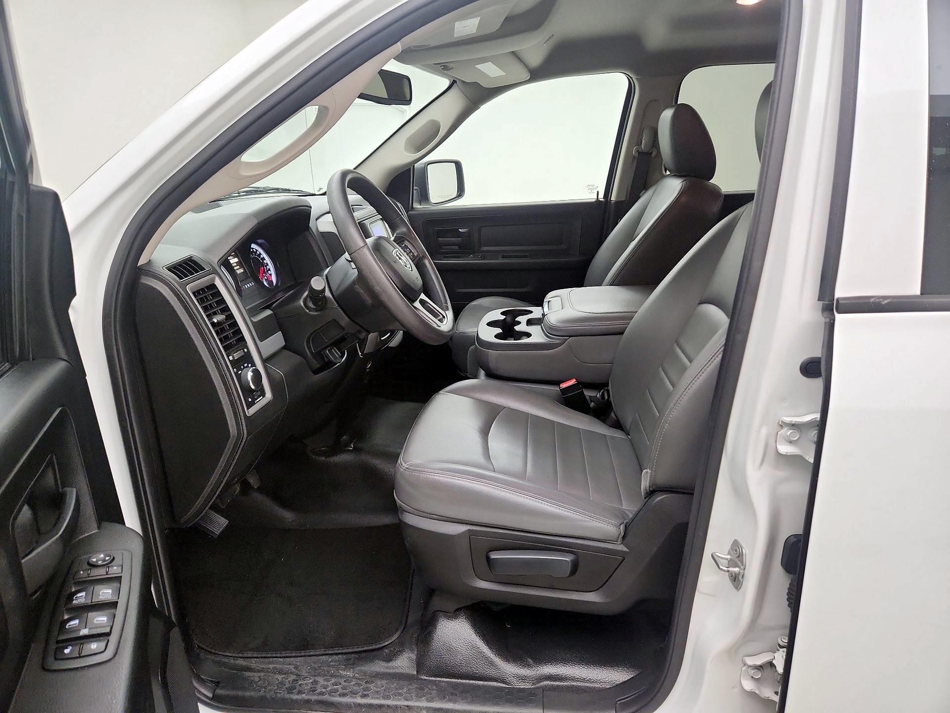 Thumbnail: 2019 RAM 1500 Classic - 11