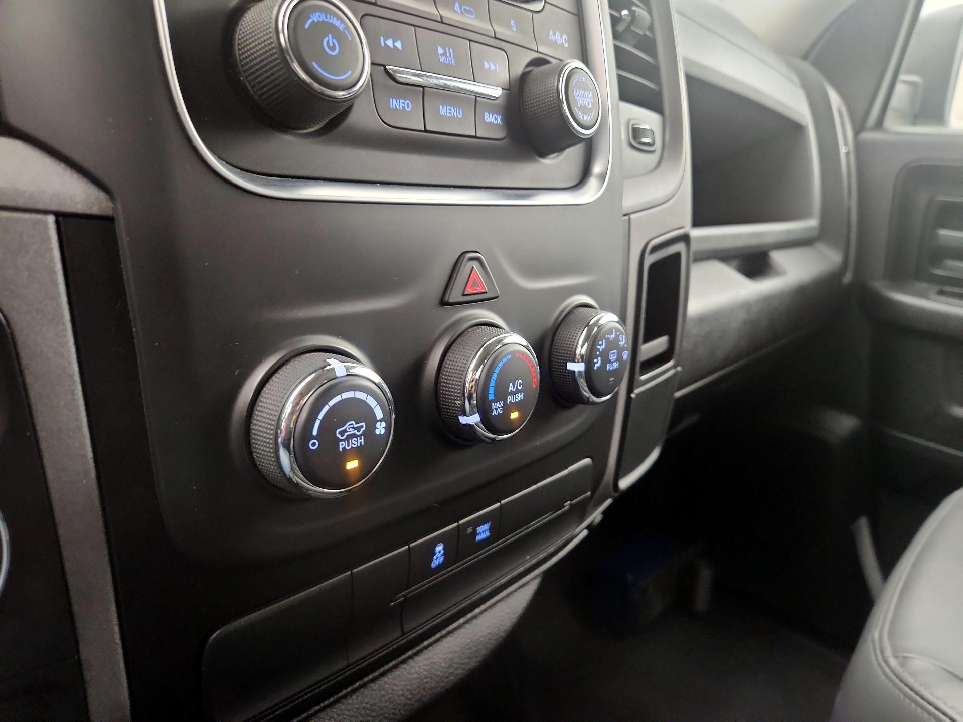 Thumbnail: 2019 RAM 1500 Classic - 14