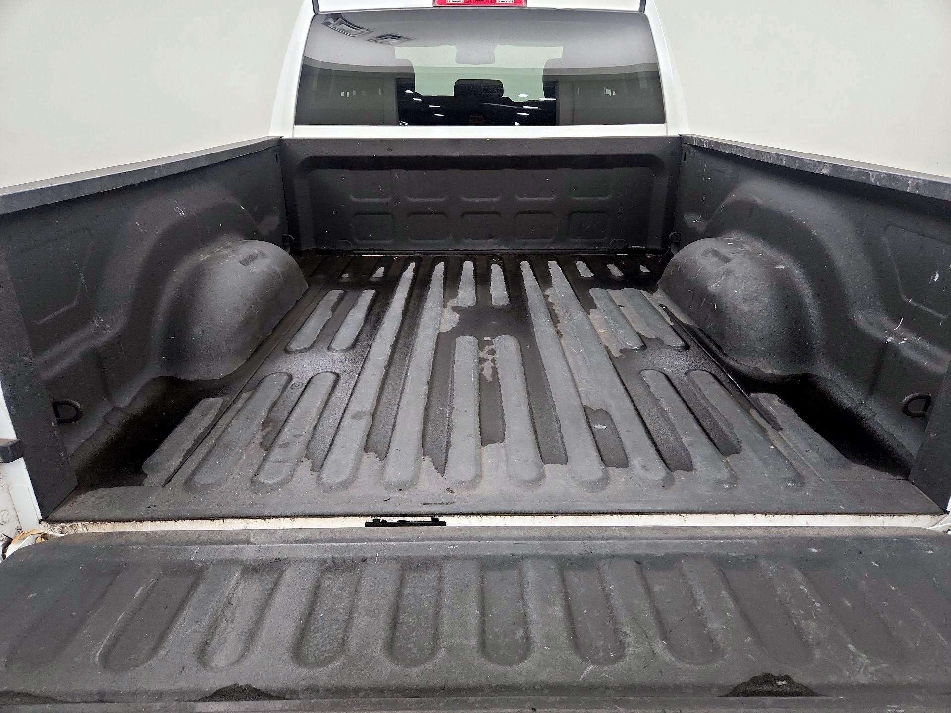 Thumbnail: 2019 RAM 1500 Classic - 16