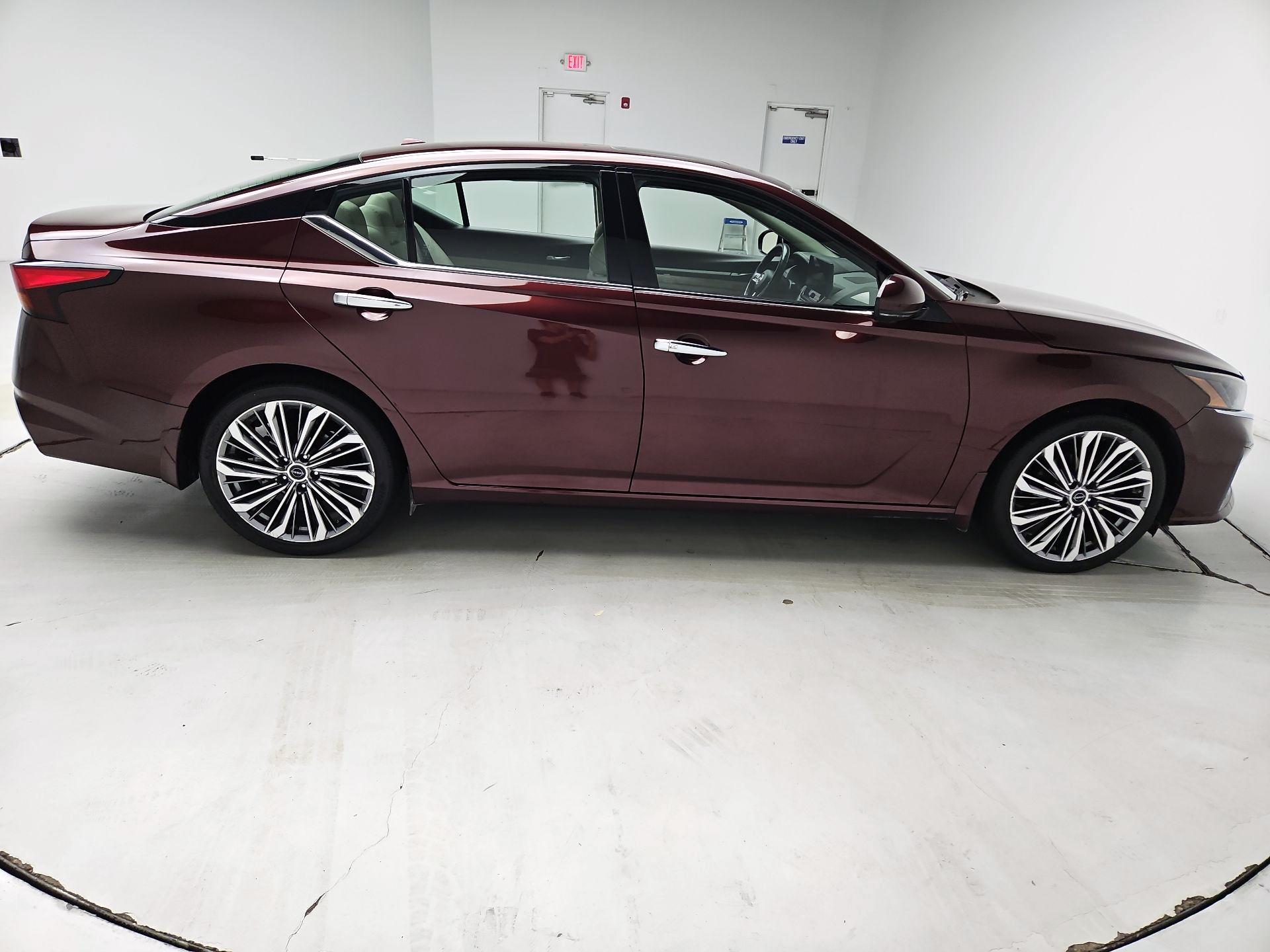 Thumbnail: 2023 Nissan Altima - 4