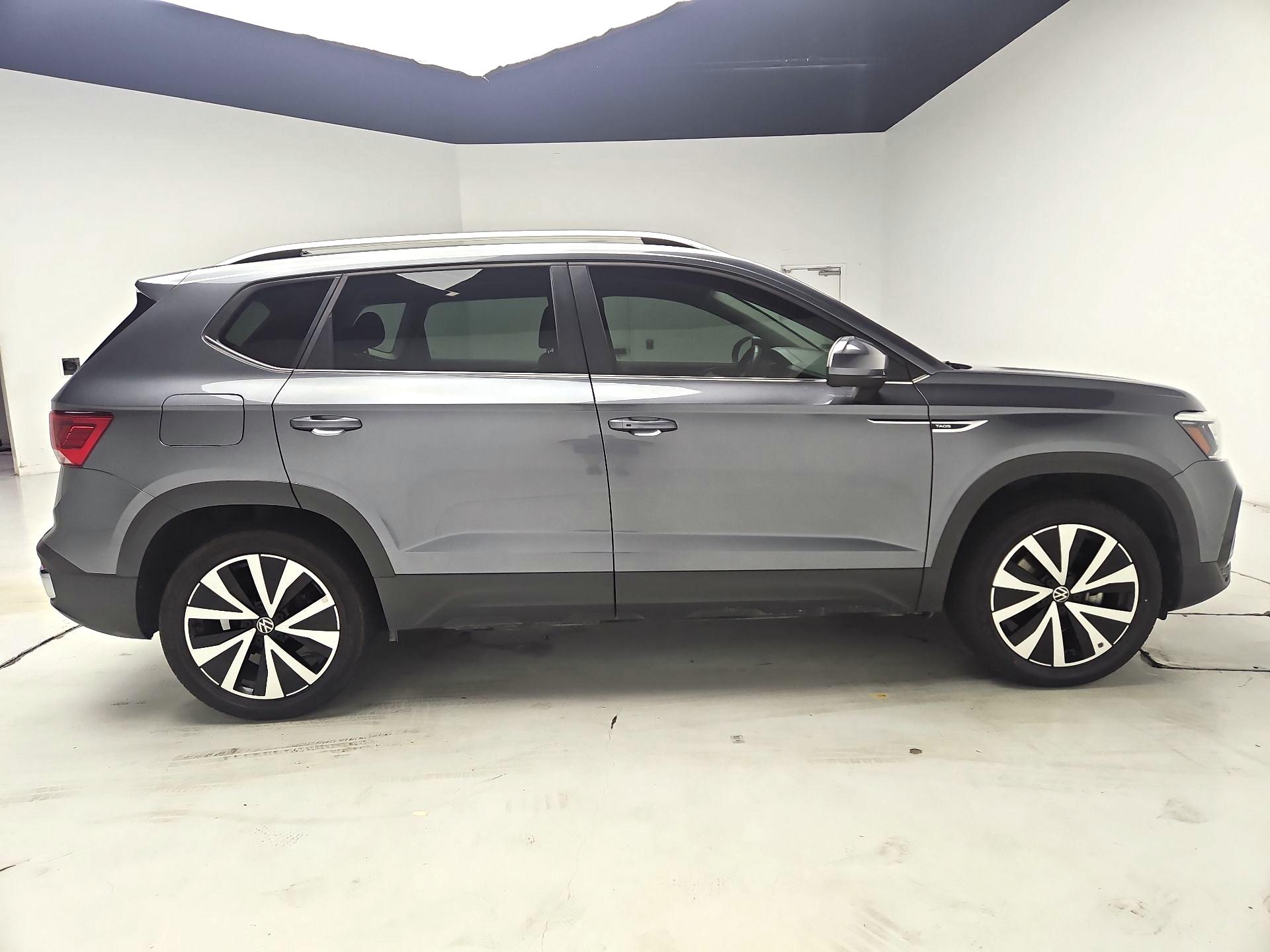 Thumbnail: 2022 Volkswagen Taos - 4