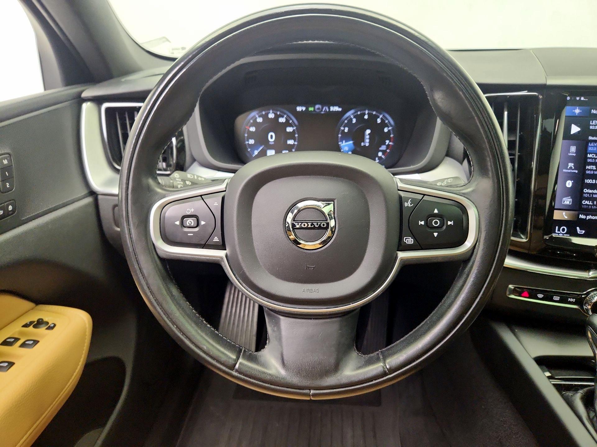Thumbnail: 2020 Volvo XC60 - 10