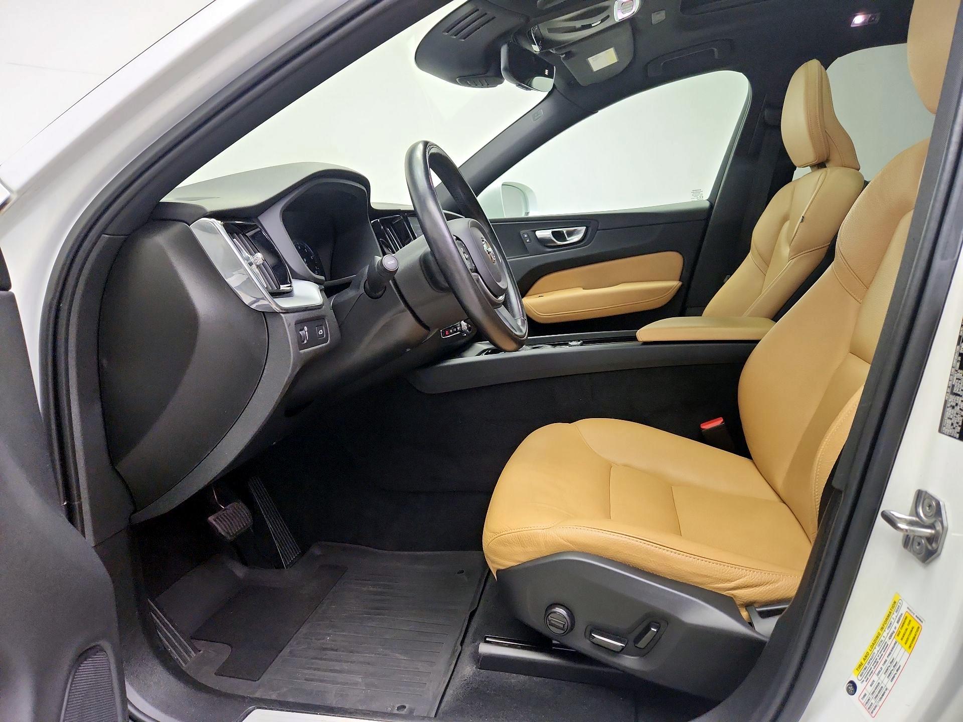 Thumbnail: 2020 Volvo XC60 - 11