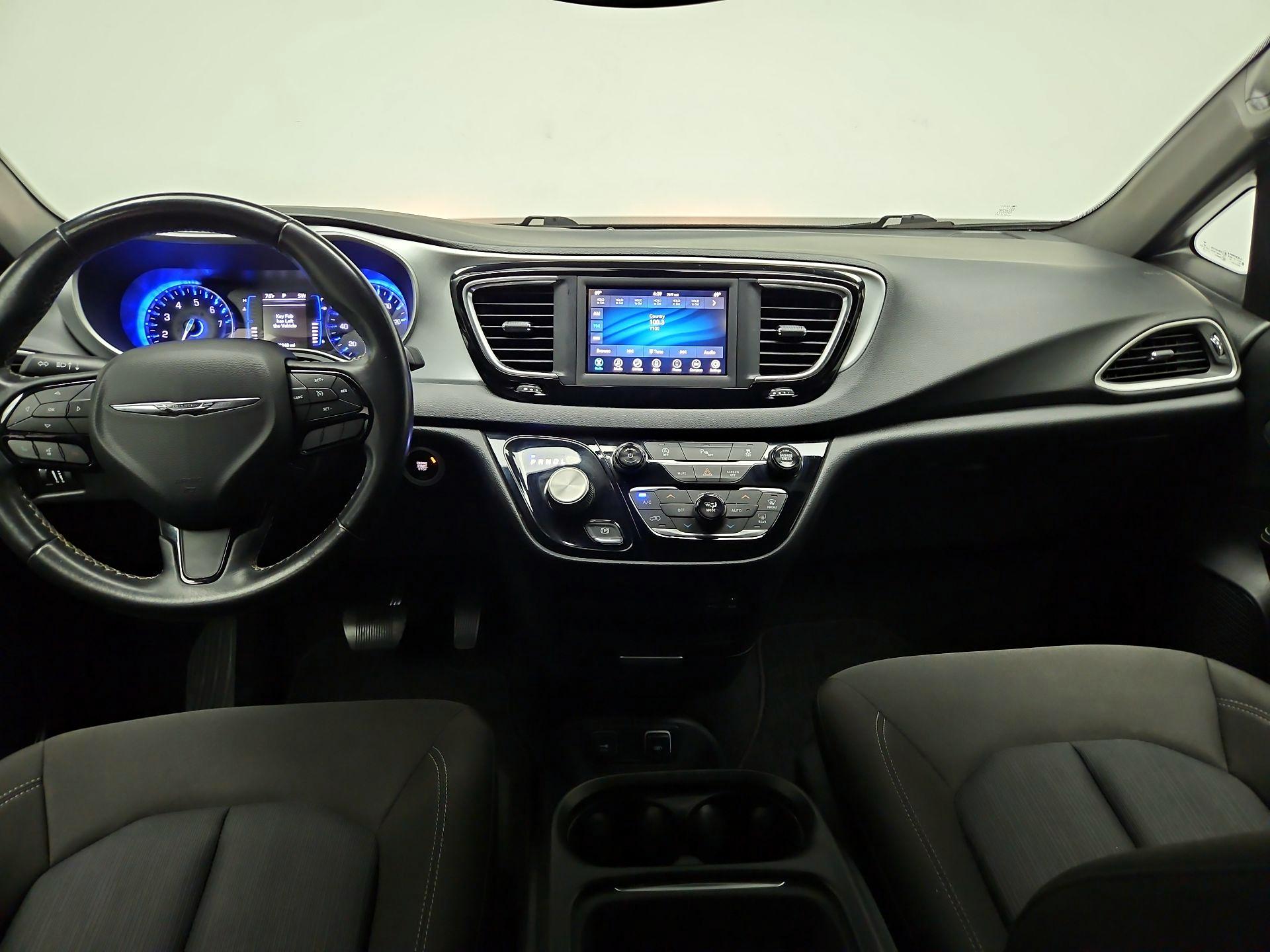 Thumbnail: 2020 Chrysler Pacifica - 9