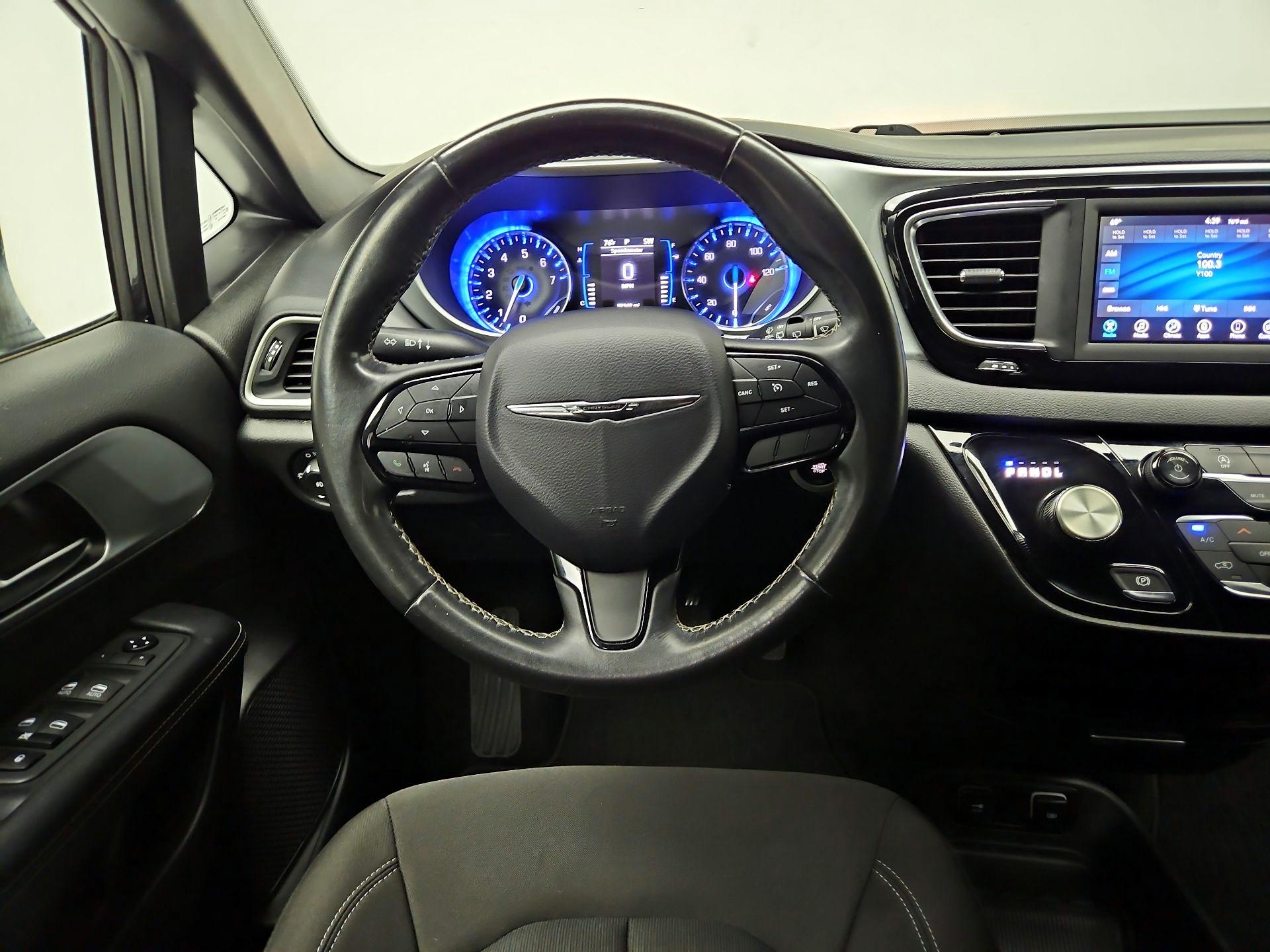 Thumbnail: 2020 Chrysler Pacifica - 10