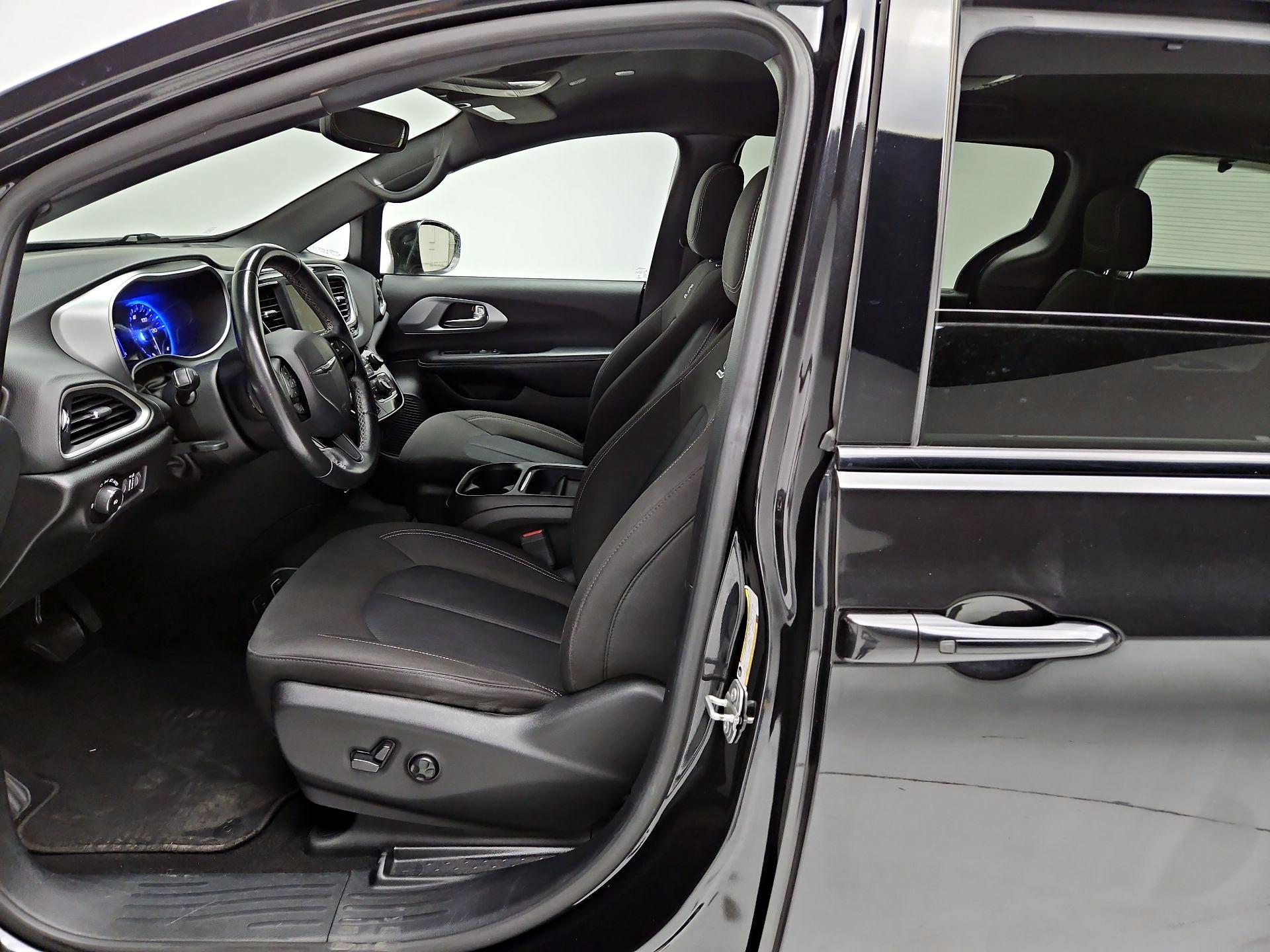 Thumbnail: 2020 Chrysler Pacifica - 11