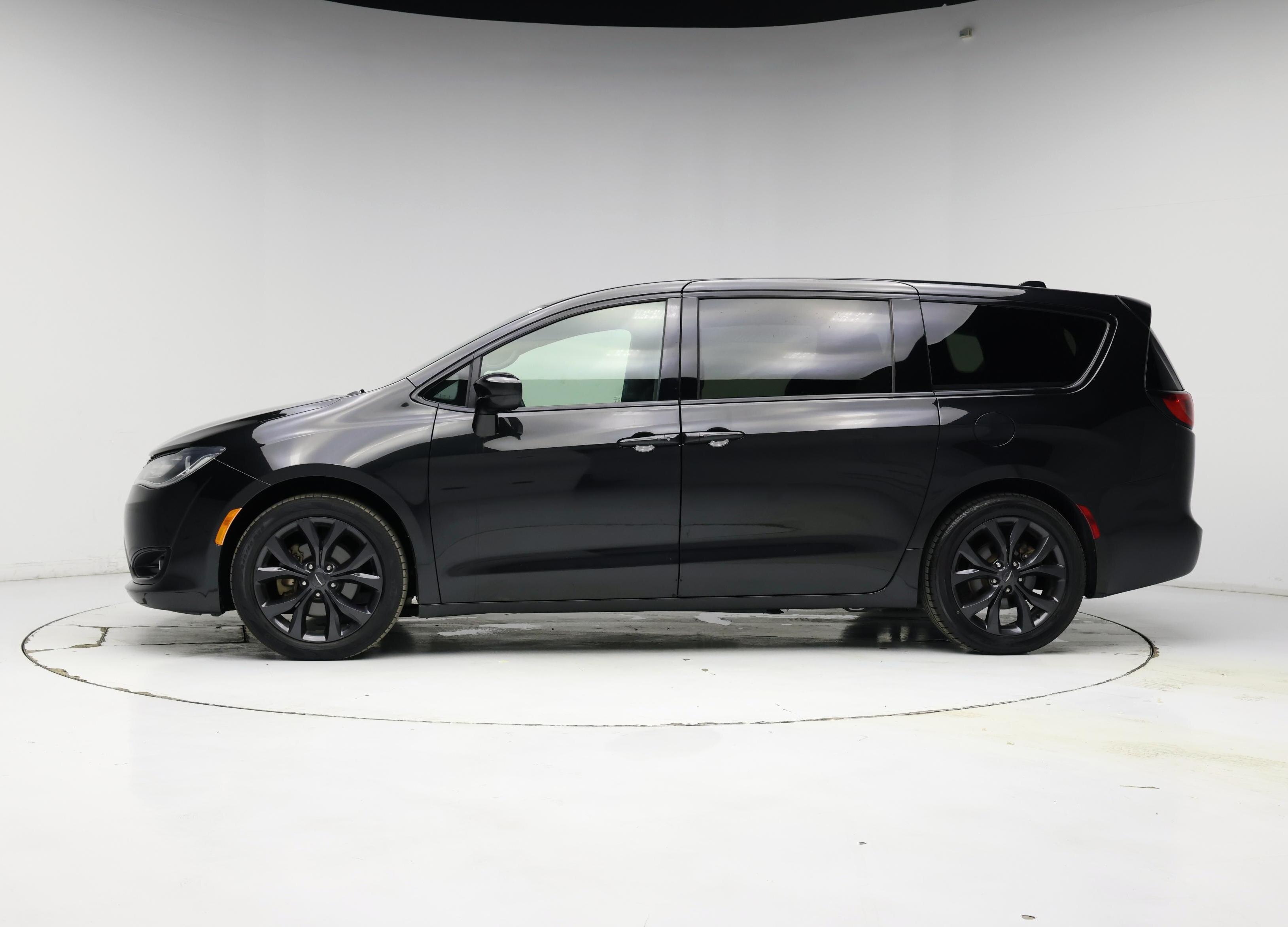 Thumbnail: 2020 Chrysler Pacifica - 3