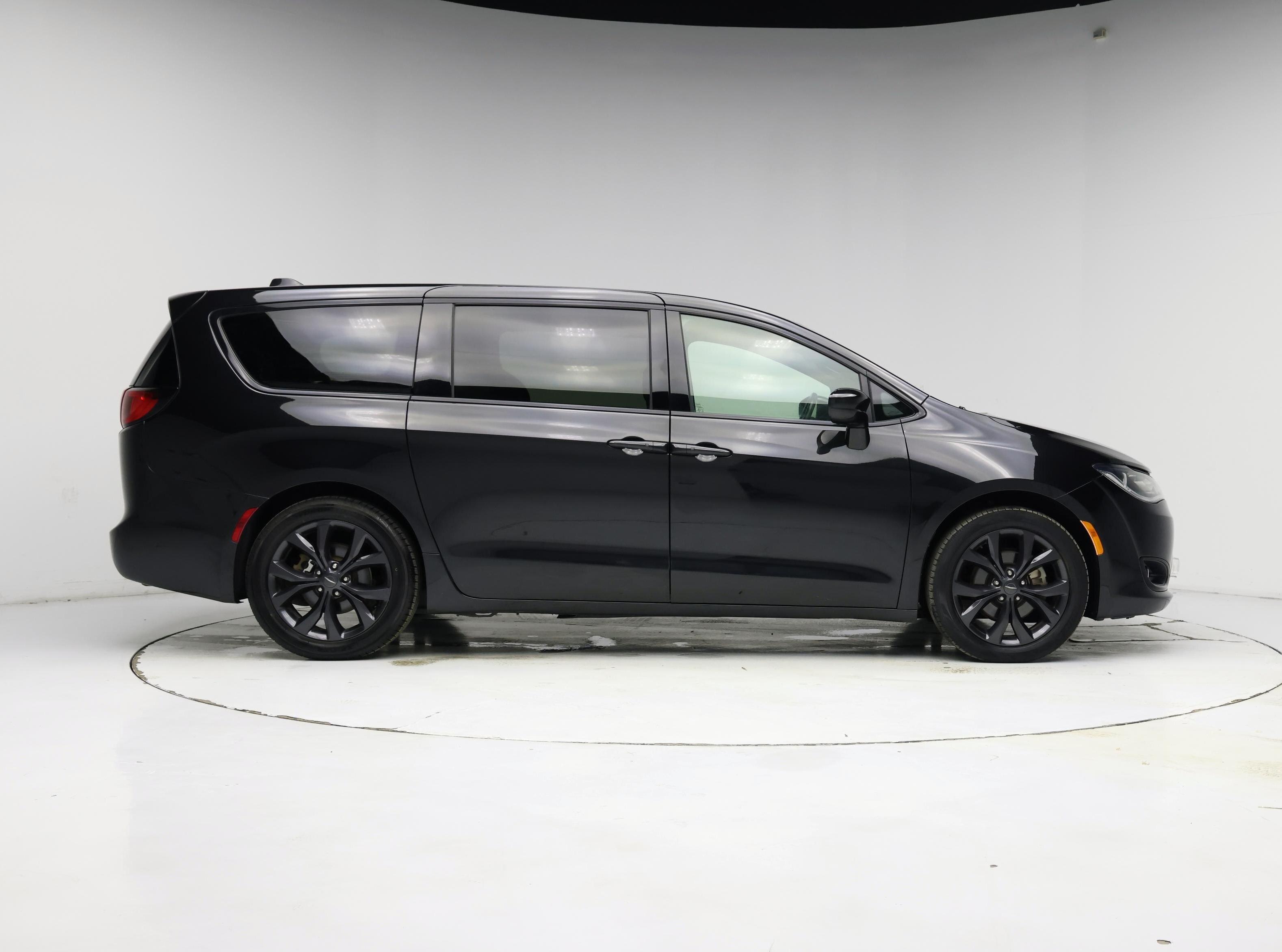 Thumbnail: 2020 Chrysler Pacifica - 7