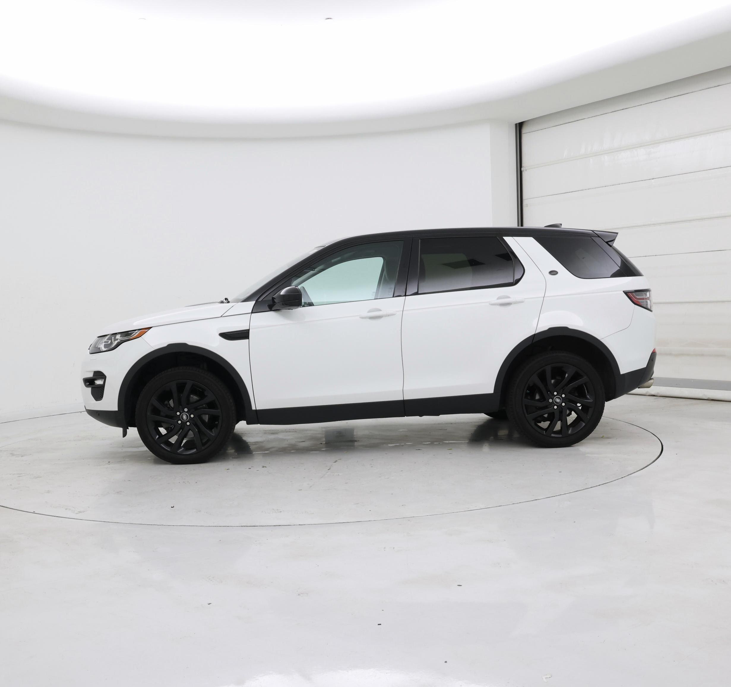 Thumbnail: 2017 Land Rover Discovery Sport - 3