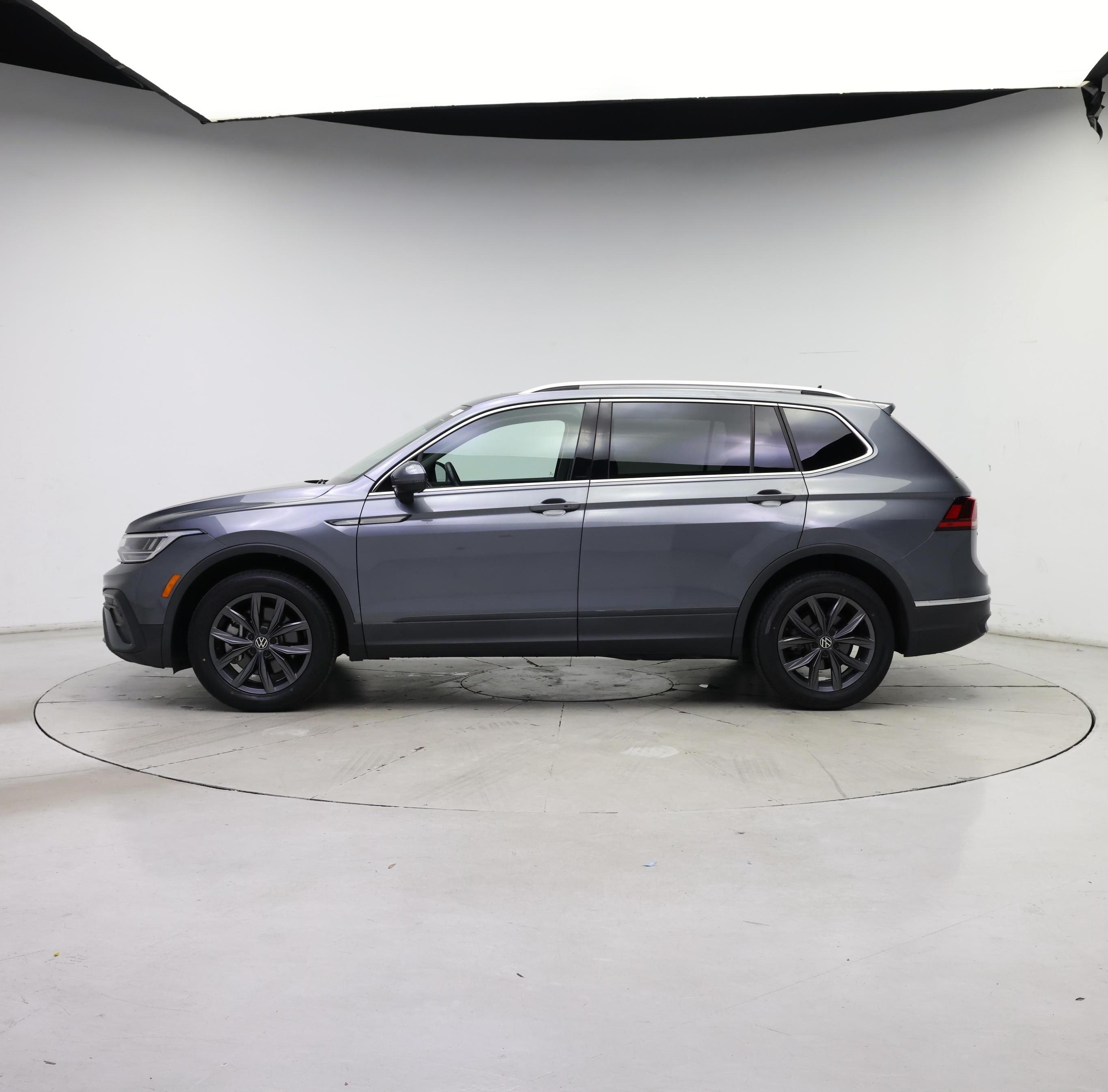 Thumbnail: 2022 Volkswagen Tiguan - 3